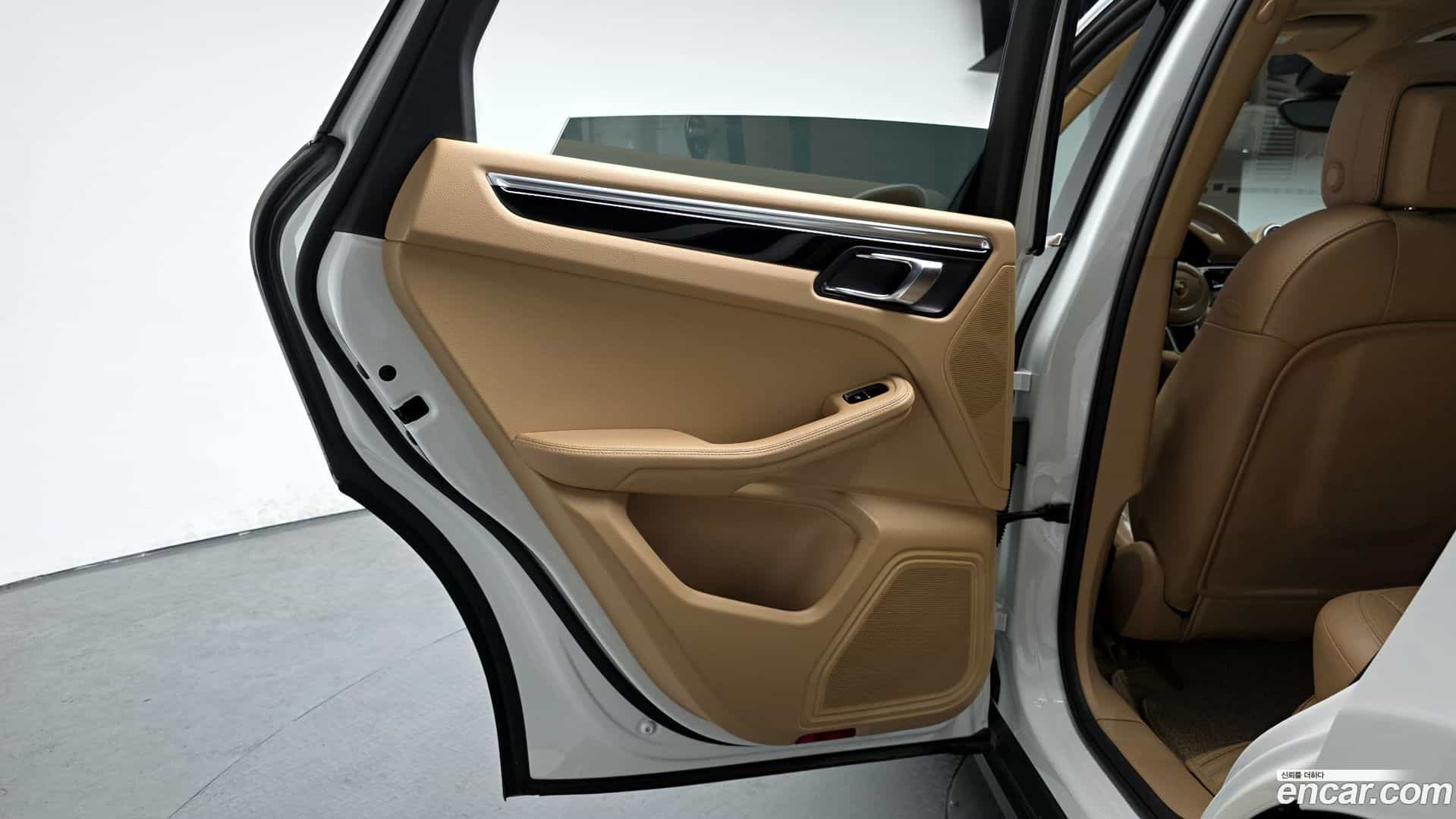 Macan Porsche 2017.11-INNER-035