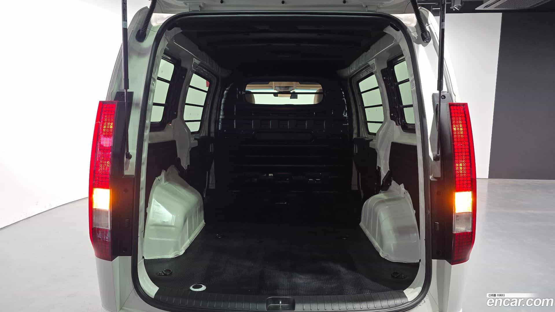 Staria Hyundai 2025.4-OPTION-024