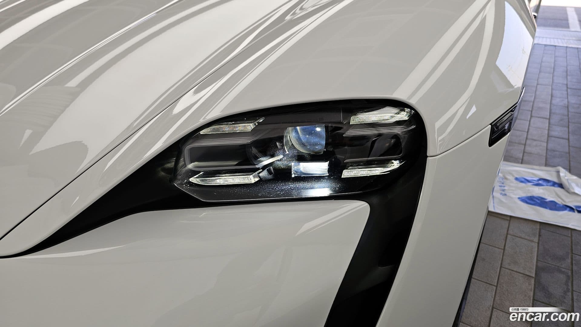 Main__Slider__Photo:Taycan Porsche 2022.3-21
