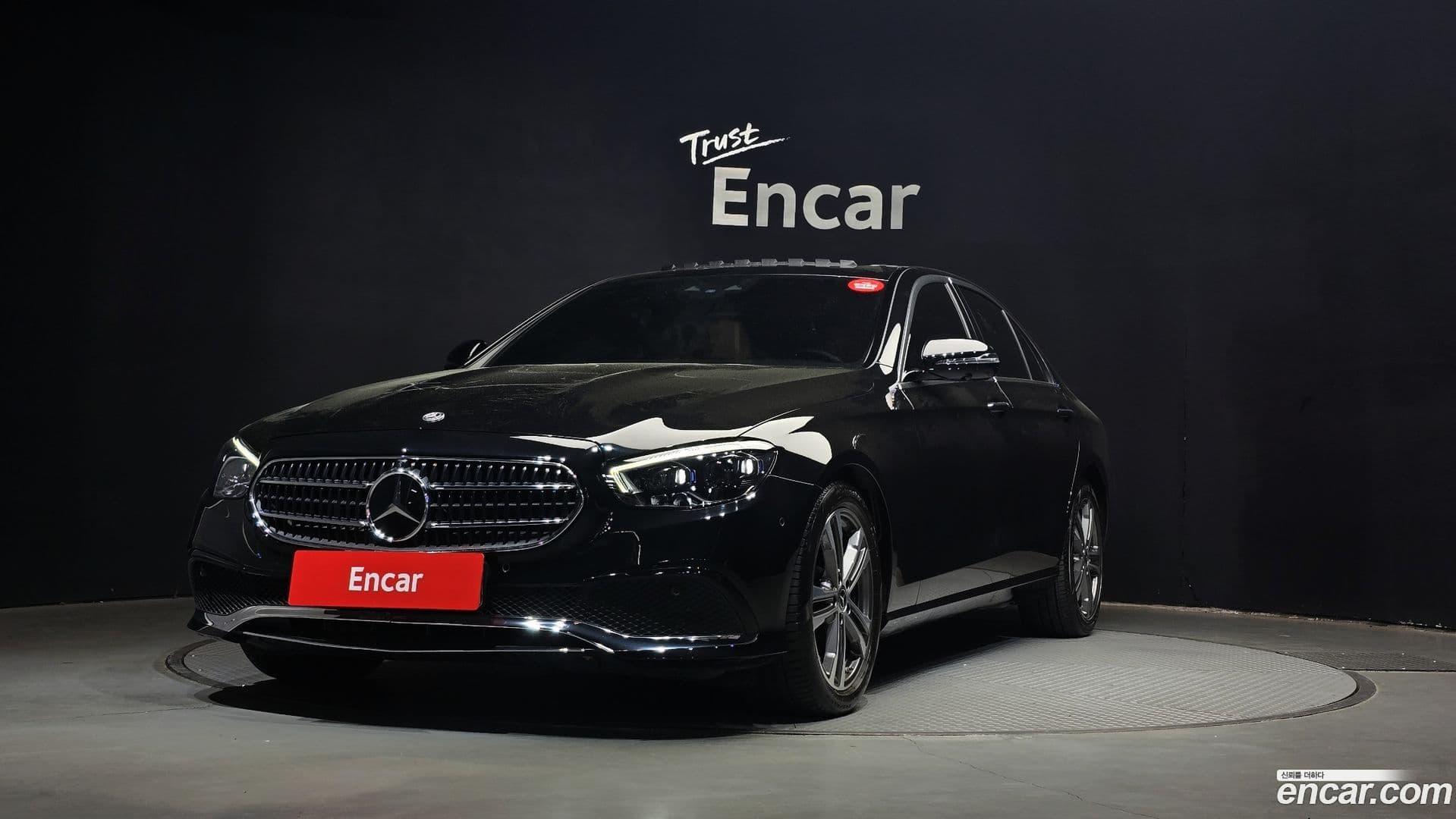 Main__Slider__Photo:E-Class Mercedes-Benz 2022.2-0