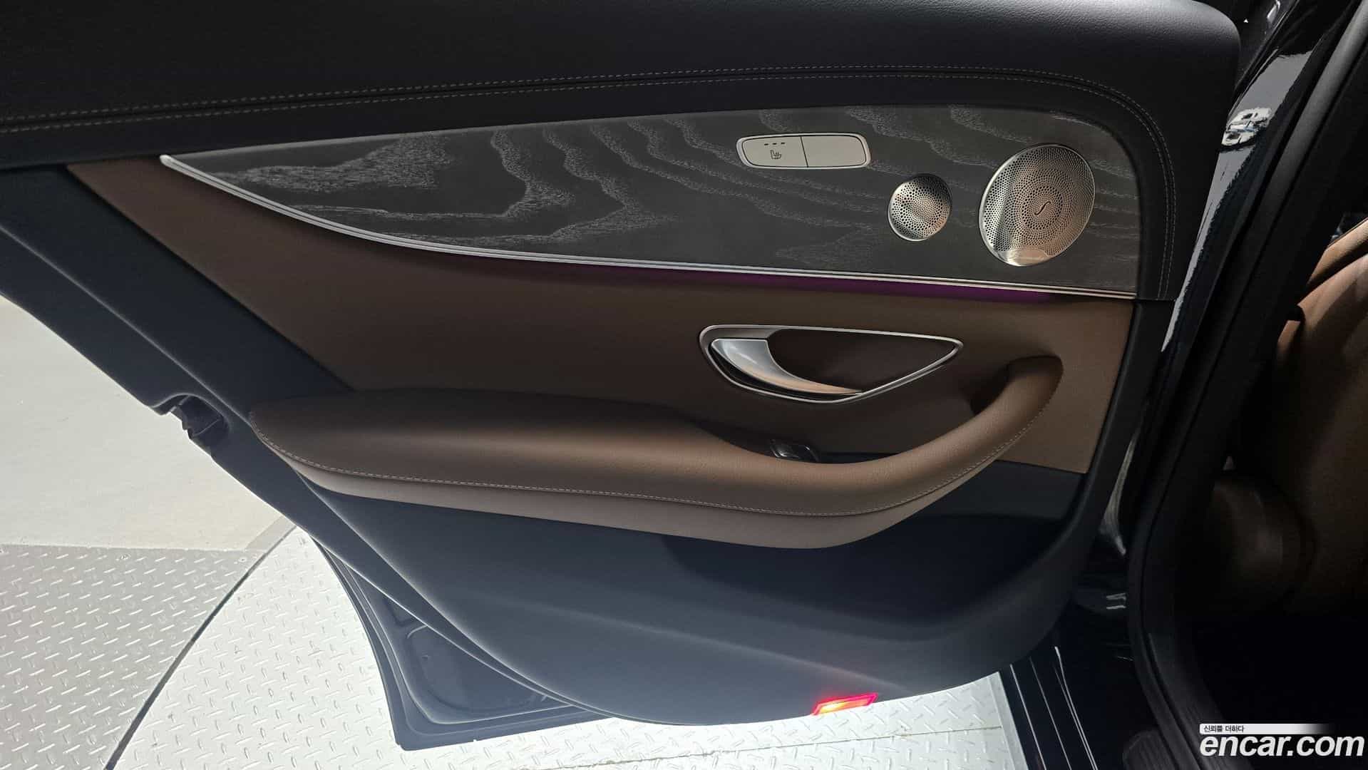 E-Class Mercedes-Benz 2022.2-INNER-035