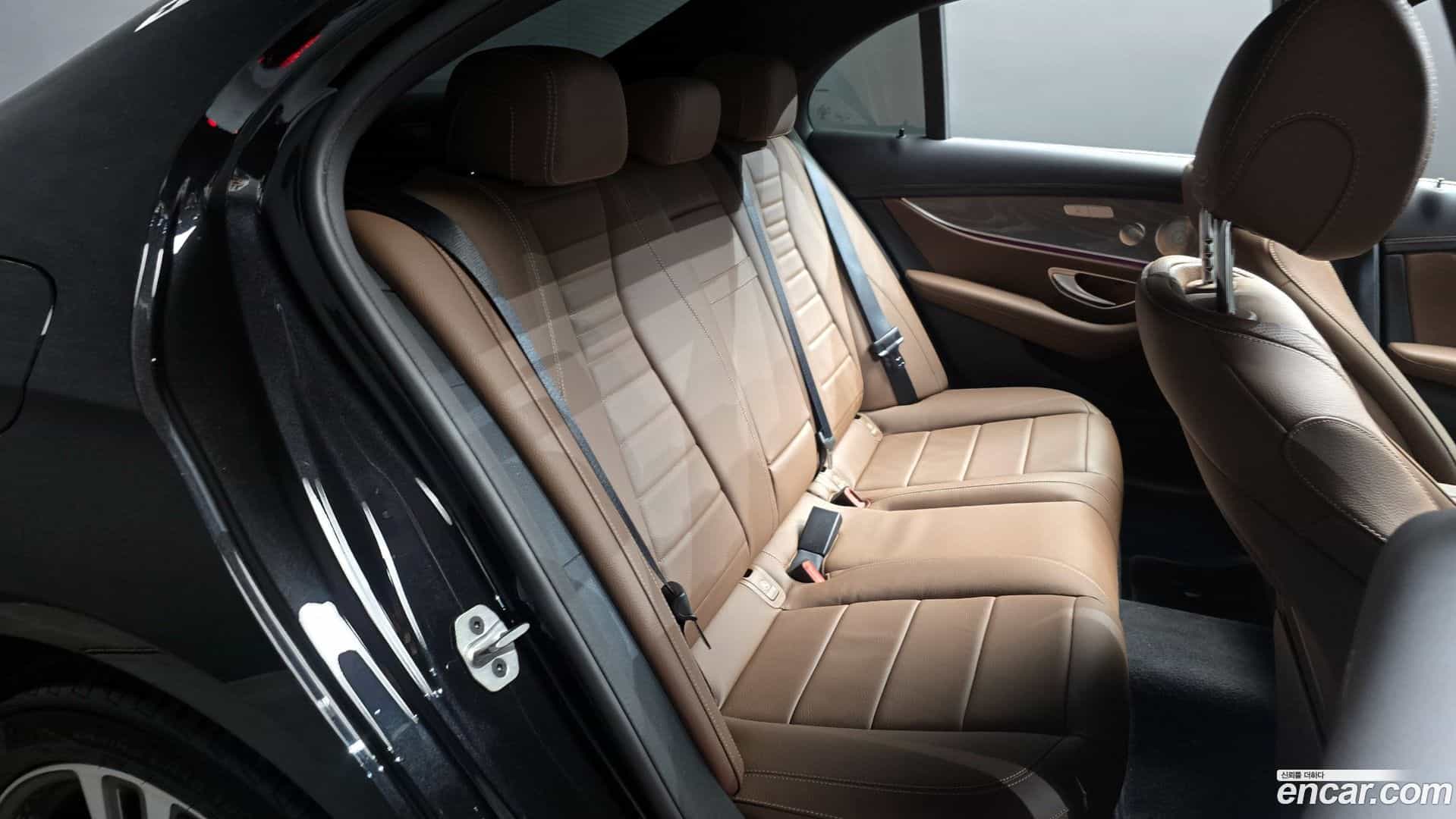 E-Class Mercedes-Benz 2022.2-INNER-036