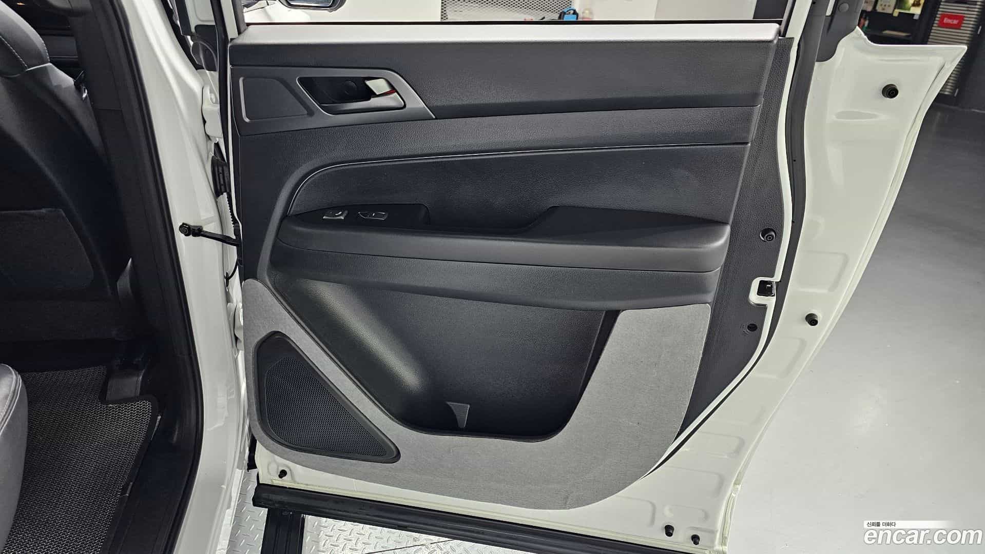 Rexton KG Mobility 2023.3-INNER-035