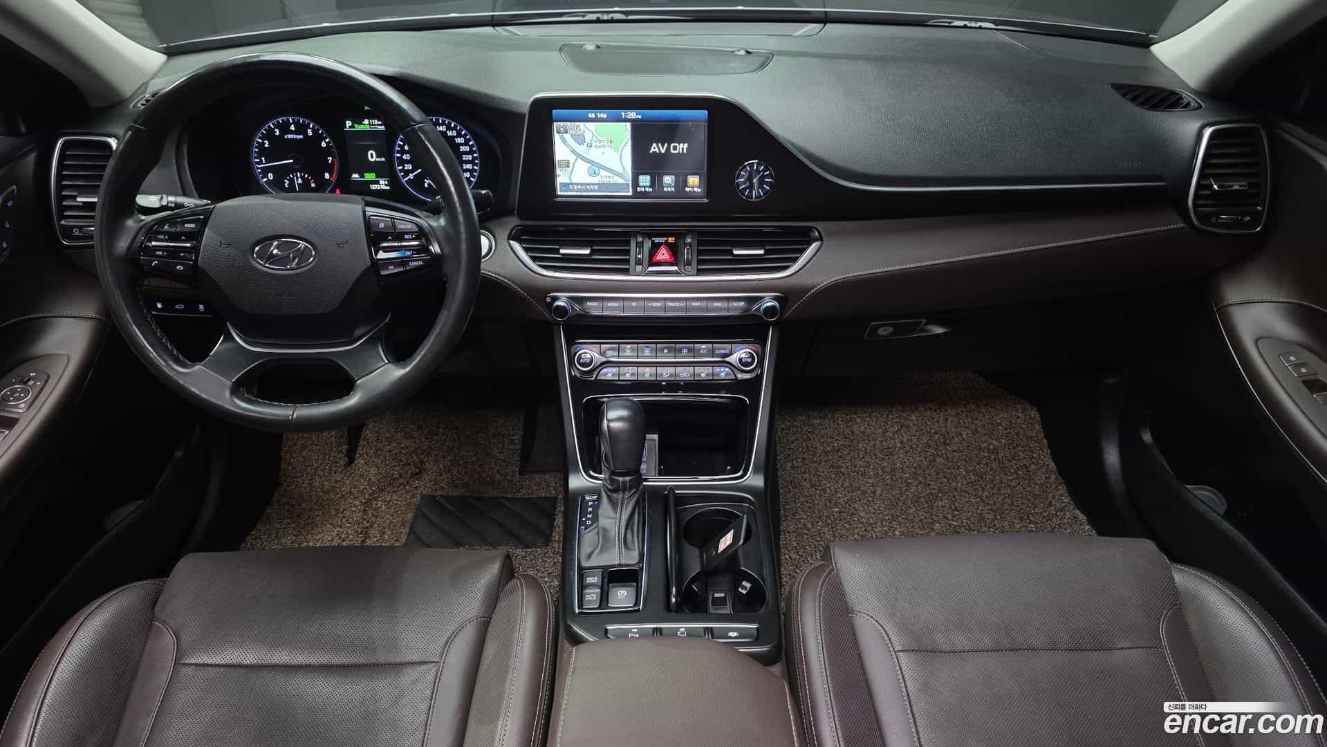Grandeur Hyundai 2018.10-INNER-007