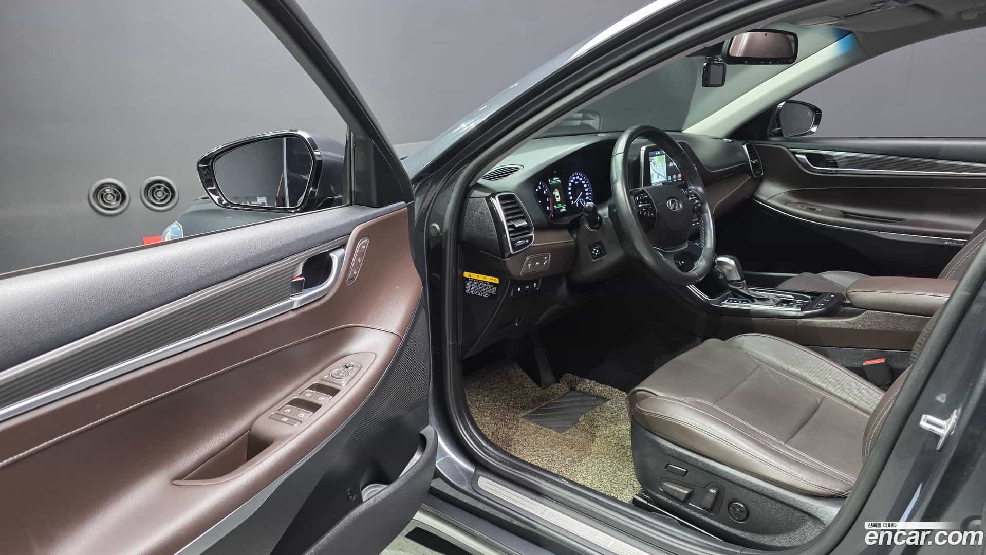 Grandeur Hyundai 2018.10-INNER-010