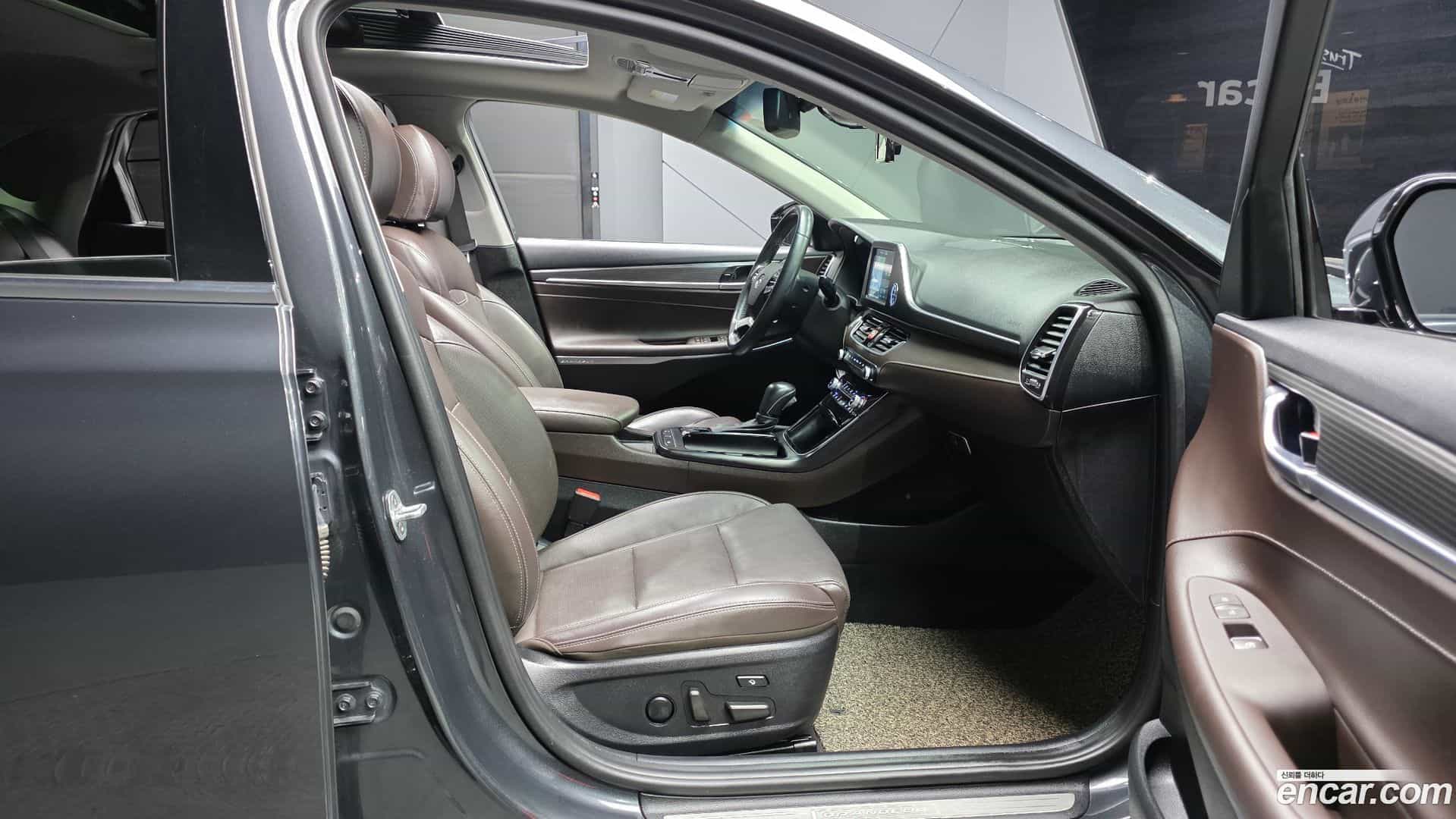 Grandeur Hyundai 2018.10-OPTION-015