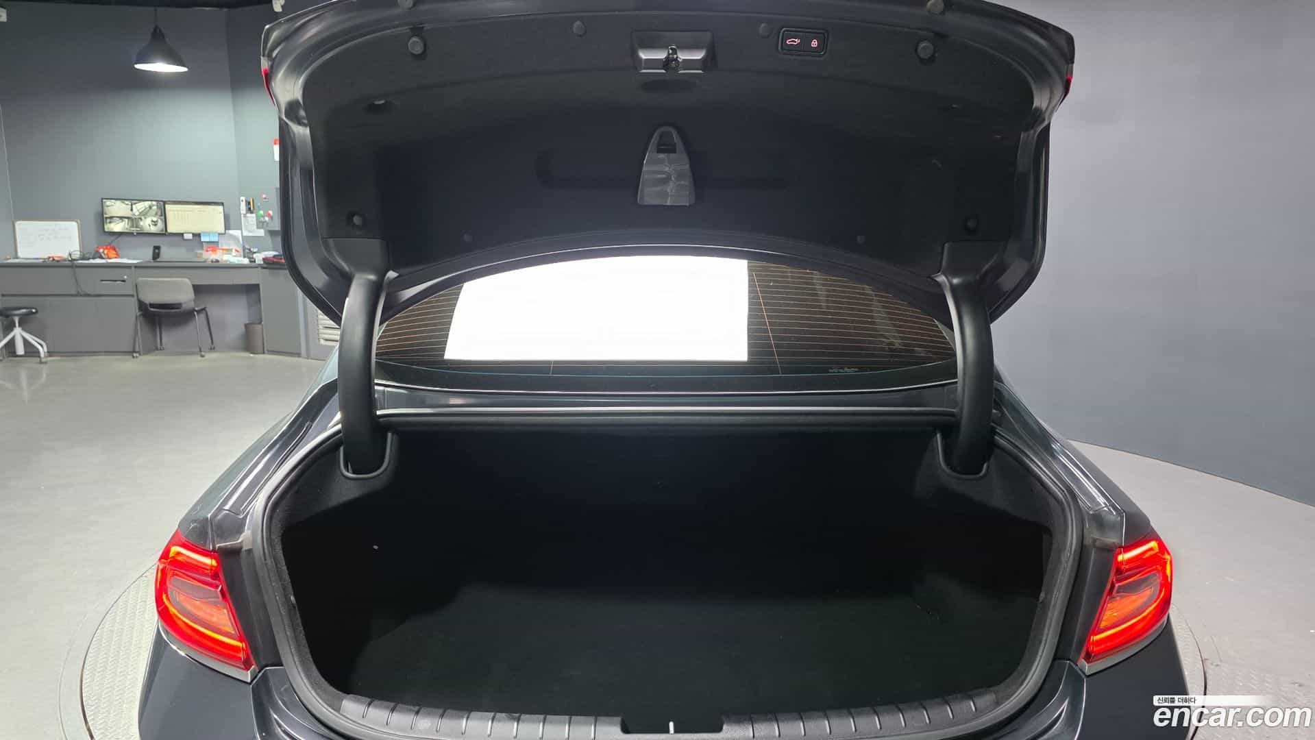 Grandeur Hyundai 2018.10-OPTION-024