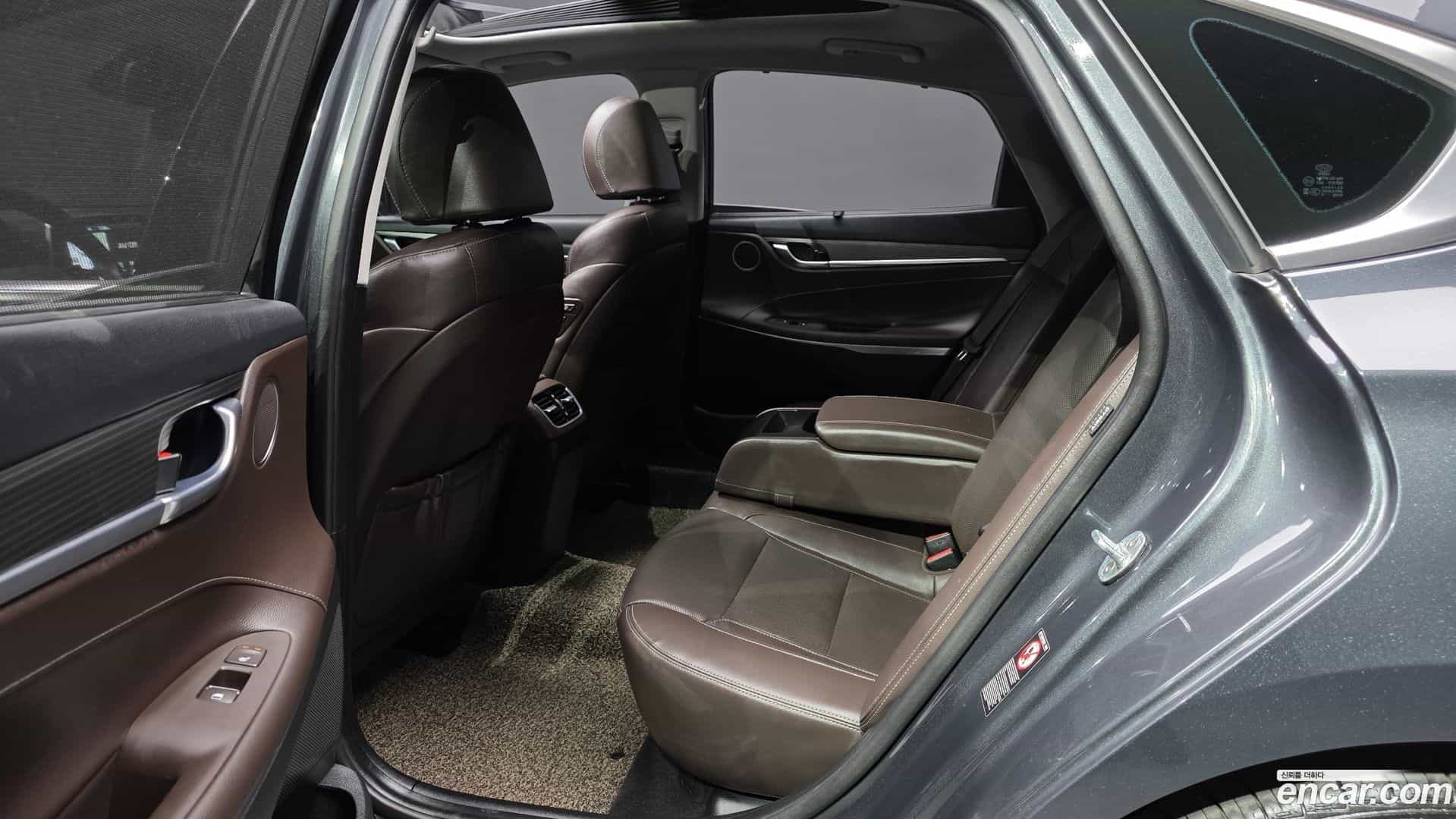 Grandeur Hyundai 2018.10-INNER-036