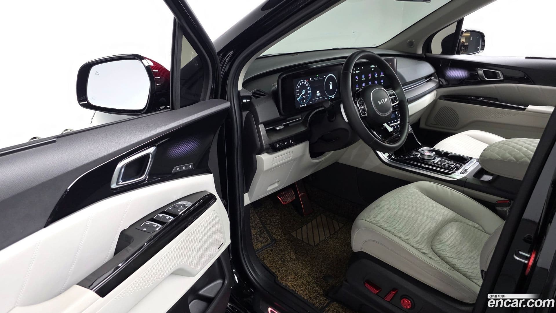 Main__Slider__Photo:Canival Kia 2022.3-9