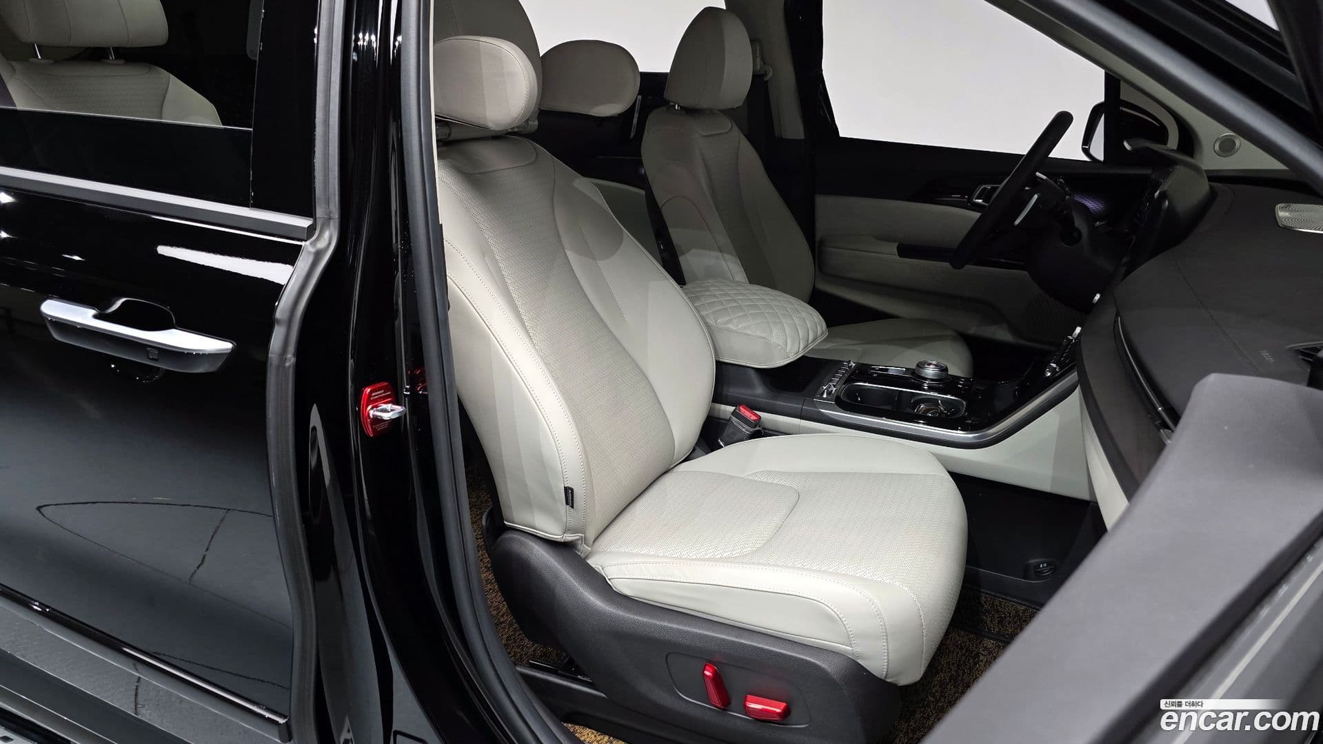 Main__Slider__Photo:Canival Kia 2022.3-25