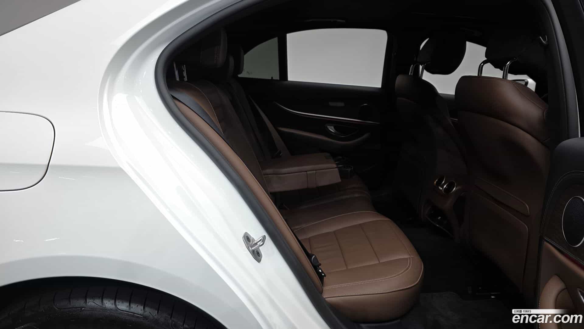 E-Class Mercedes-Benz 2022.7-OPTION-015