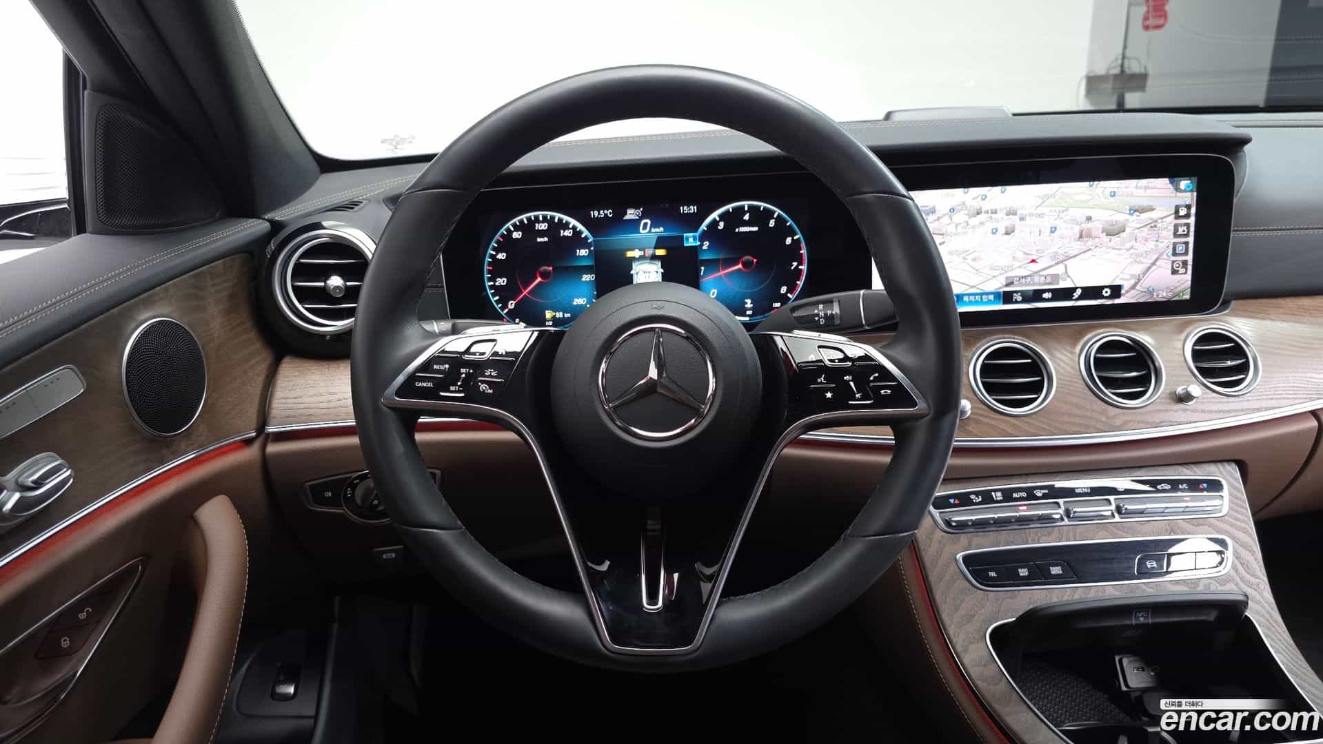 E-Class Mercedes-Benz 2022.7-OPTION-016