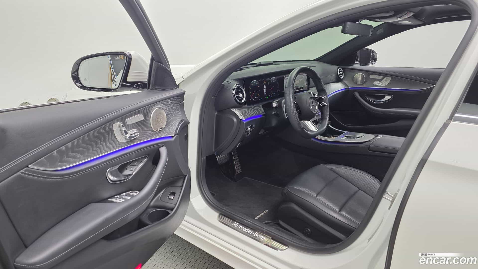 E-Class Mercedes-Benz 2022.4-INNER-010