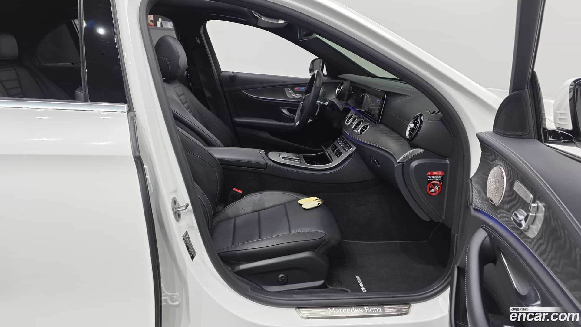 E-Class Mercedes-Benz 2022.4-OPTION-015