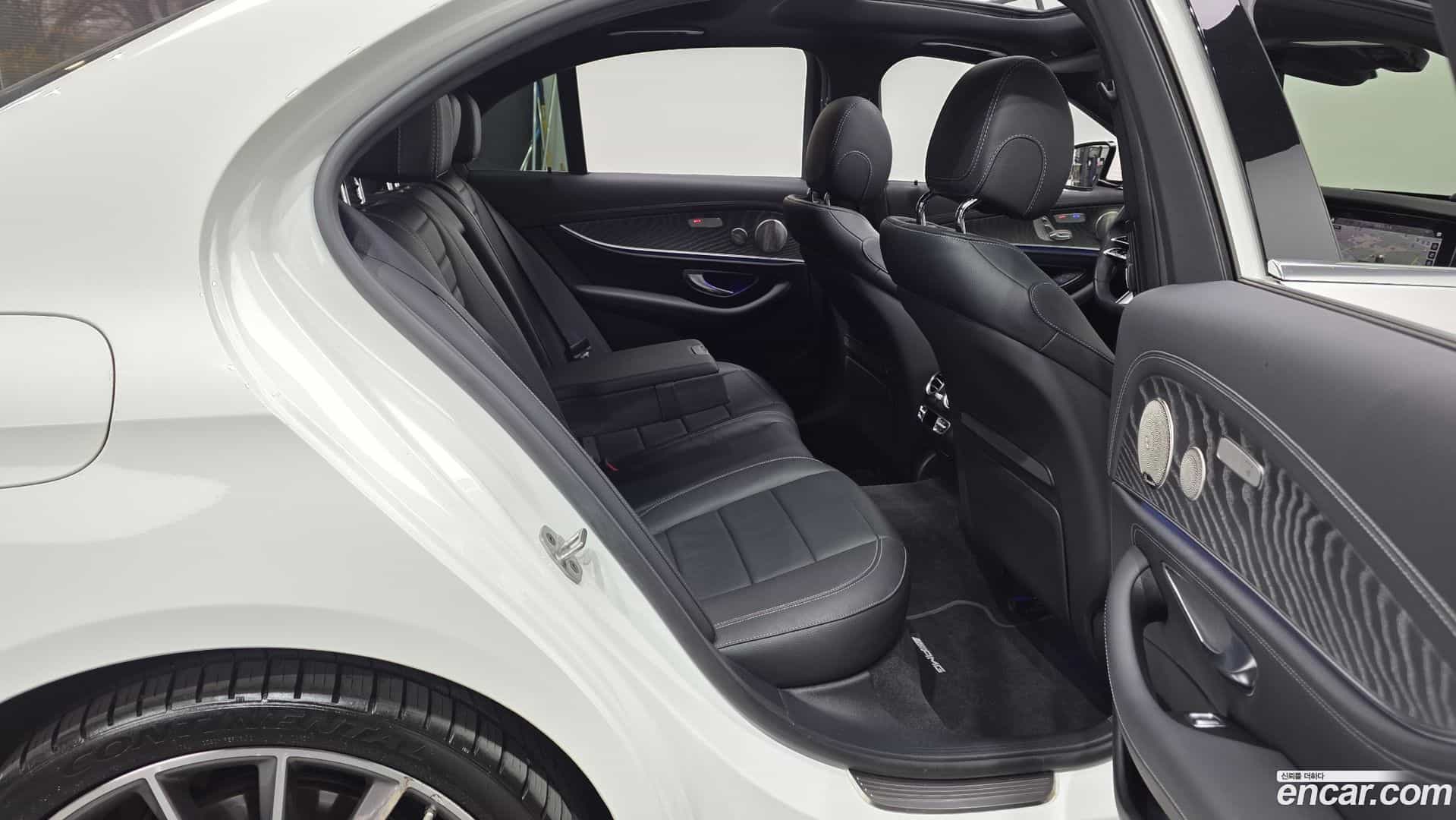 E-Class Mercedes-Benz 2022.4-OPTION-016