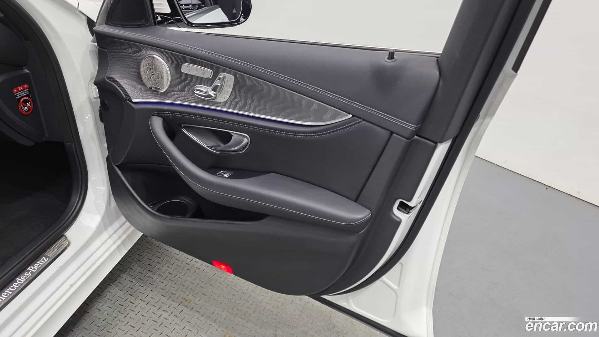 E-Class Mercedes-Benz 2022.4-INNER-034