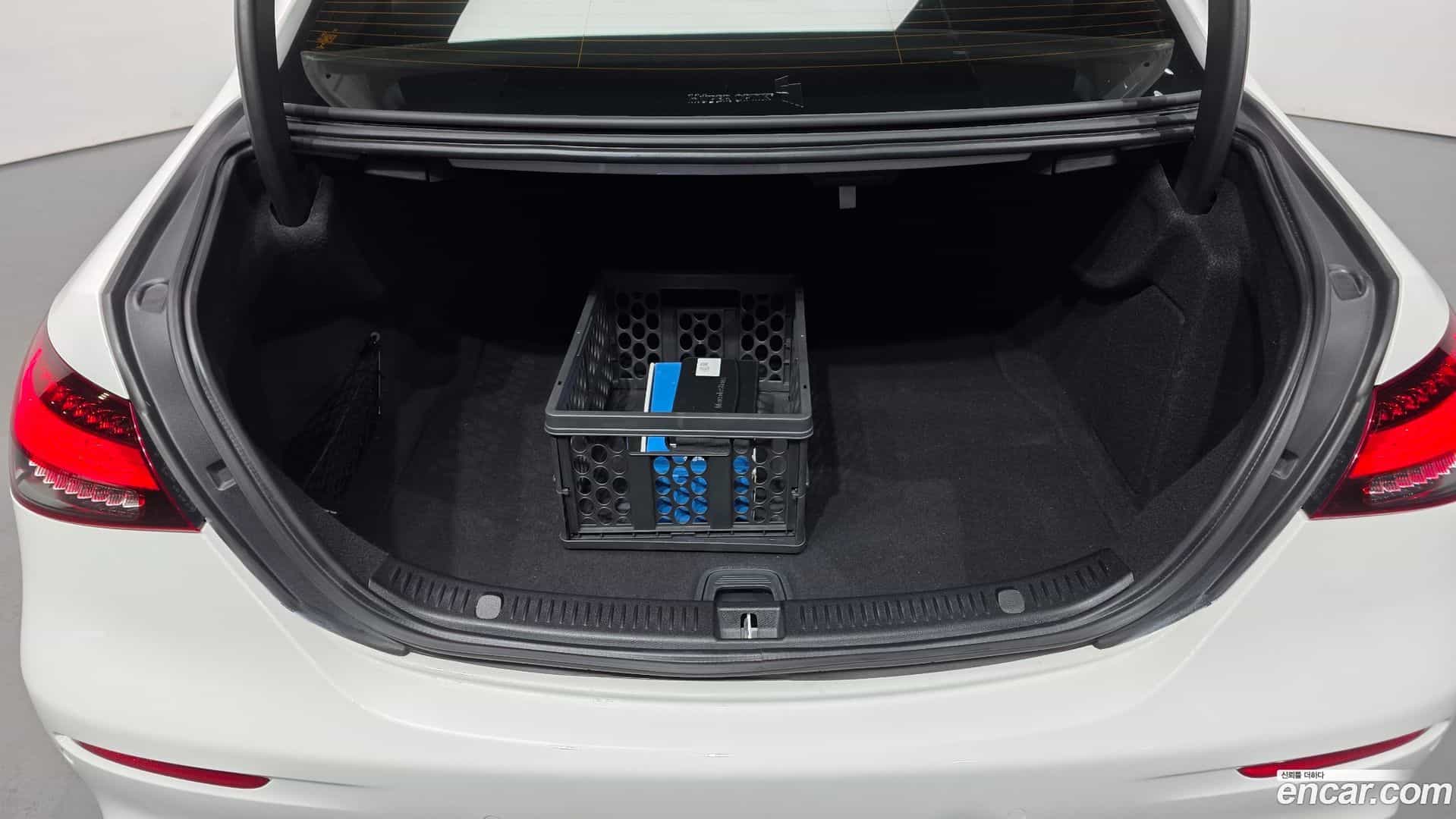 E-Class Mercedes-Benz 2022.4-INNER-036