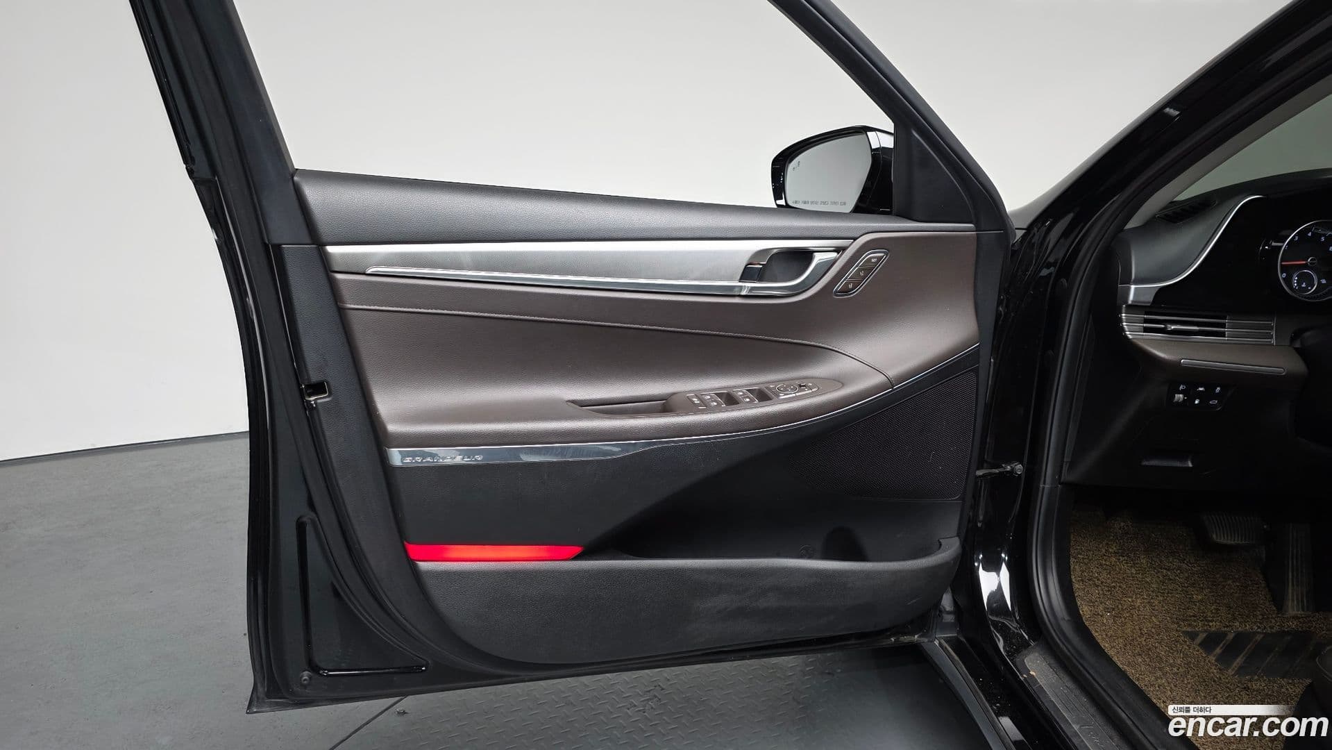 Main__Slider__Photo:Grandeur Hyundai 2020.10-24