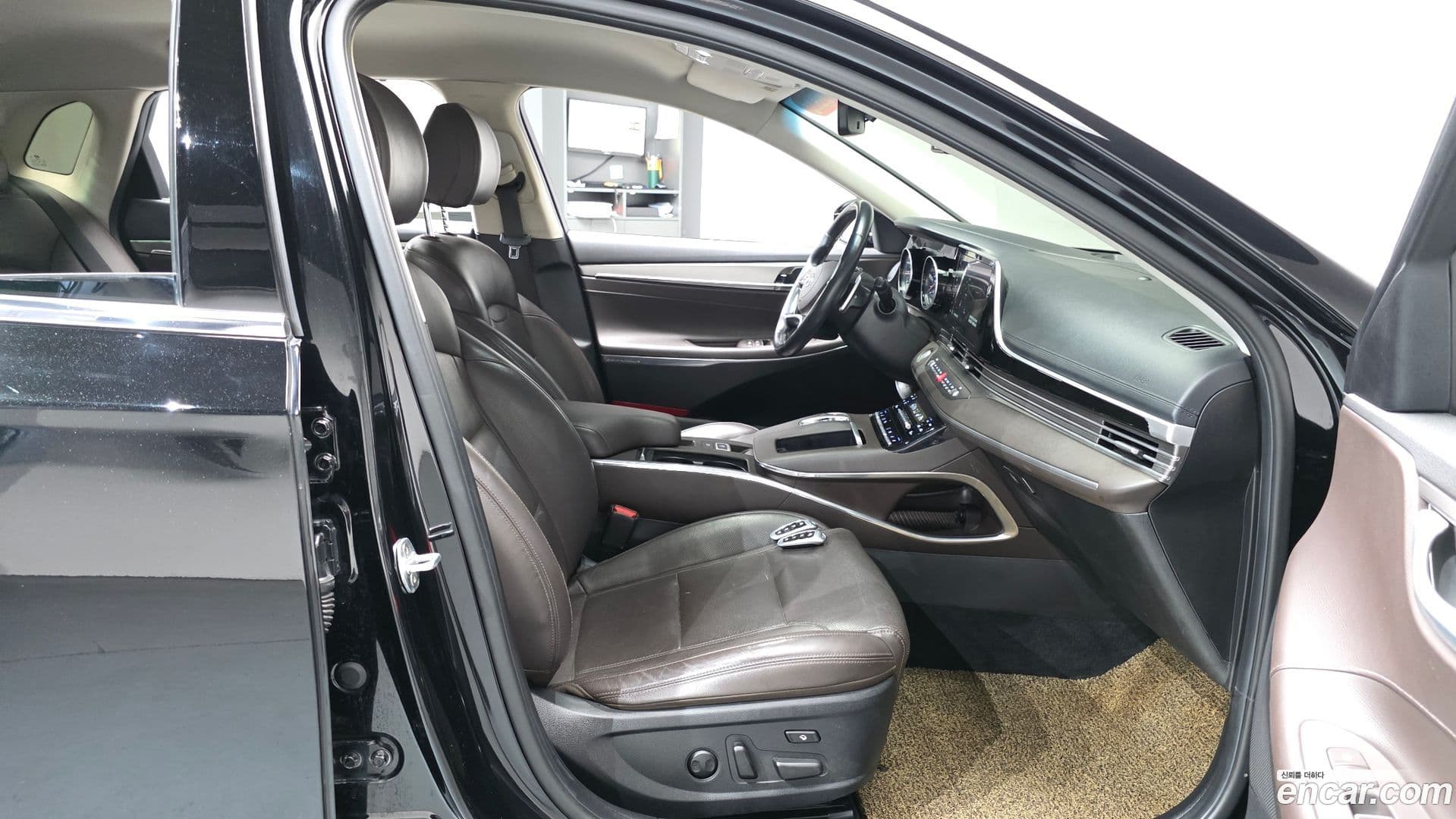 Main__Slider__Photo:Grandeur Hyundai 2020.10-26