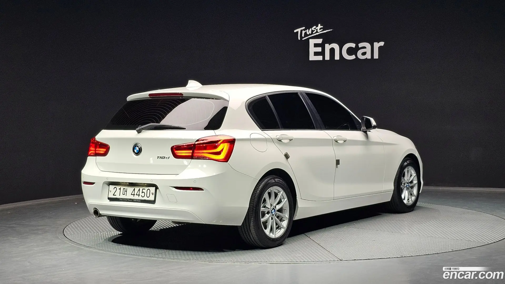 Main__Slider__Photo:1-Series BMW 2017.9-1