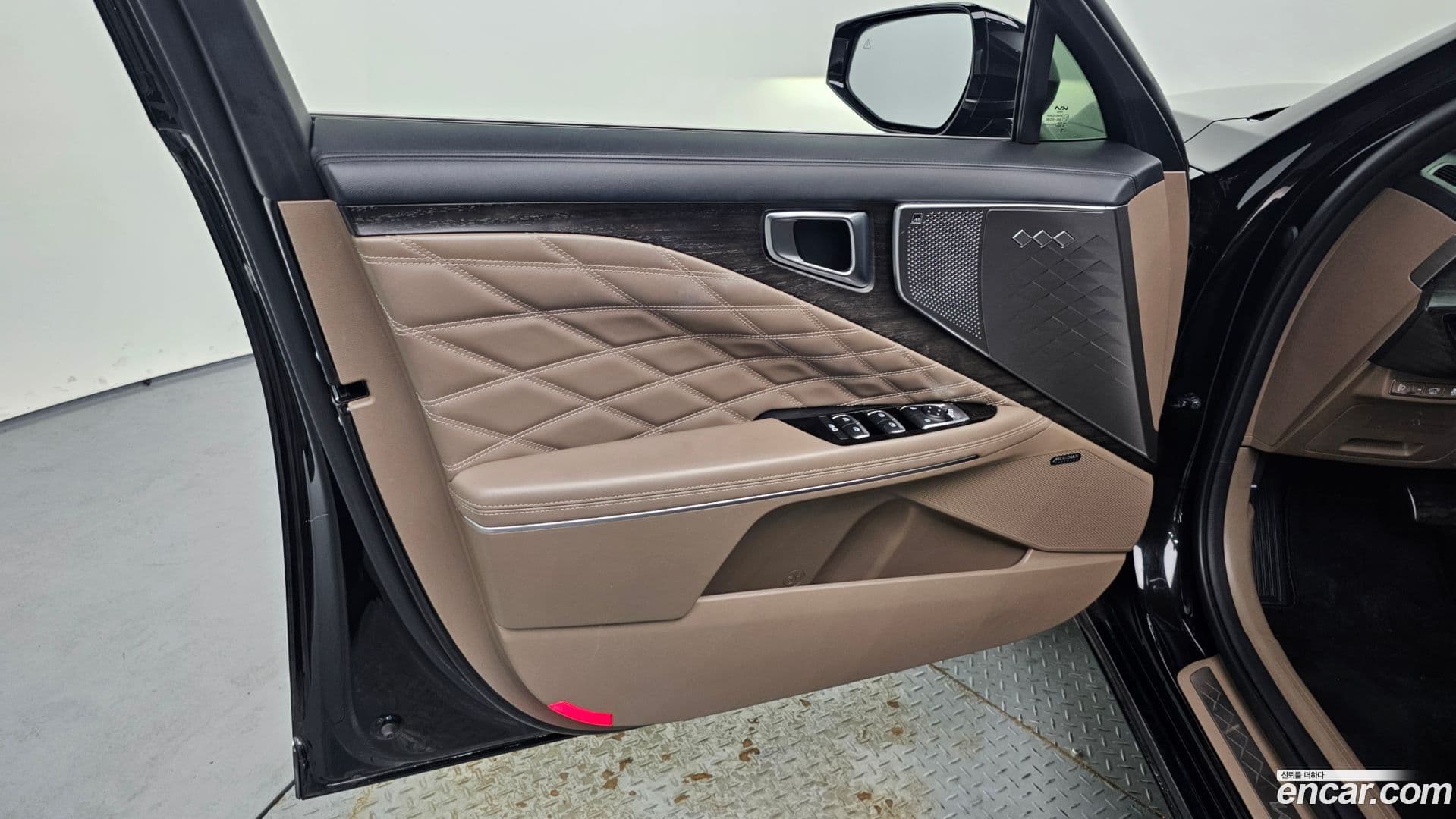 Main__Slider__Photo:K8 Kia 2022.2-23