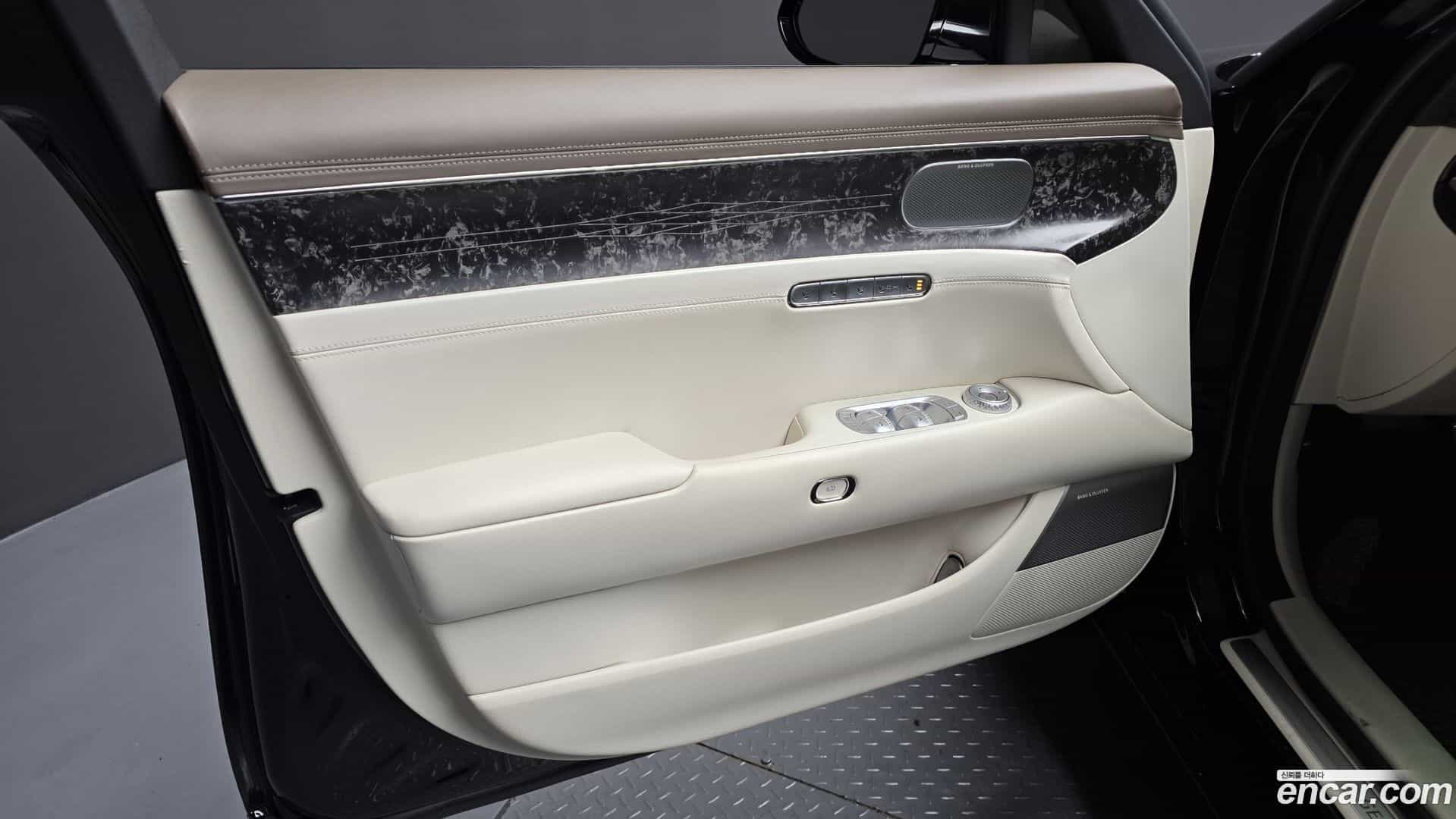 G90 Genesis 2022.2-INNER-034
