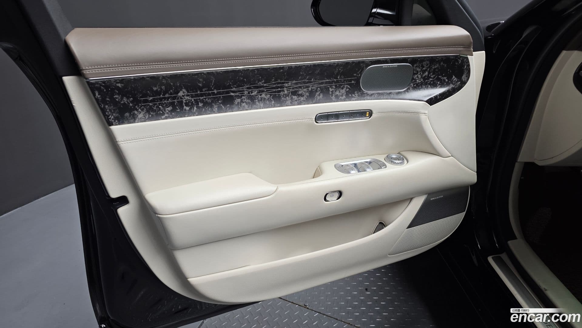 Main__Slider__Photo:G90 Genesis 2022.2-23