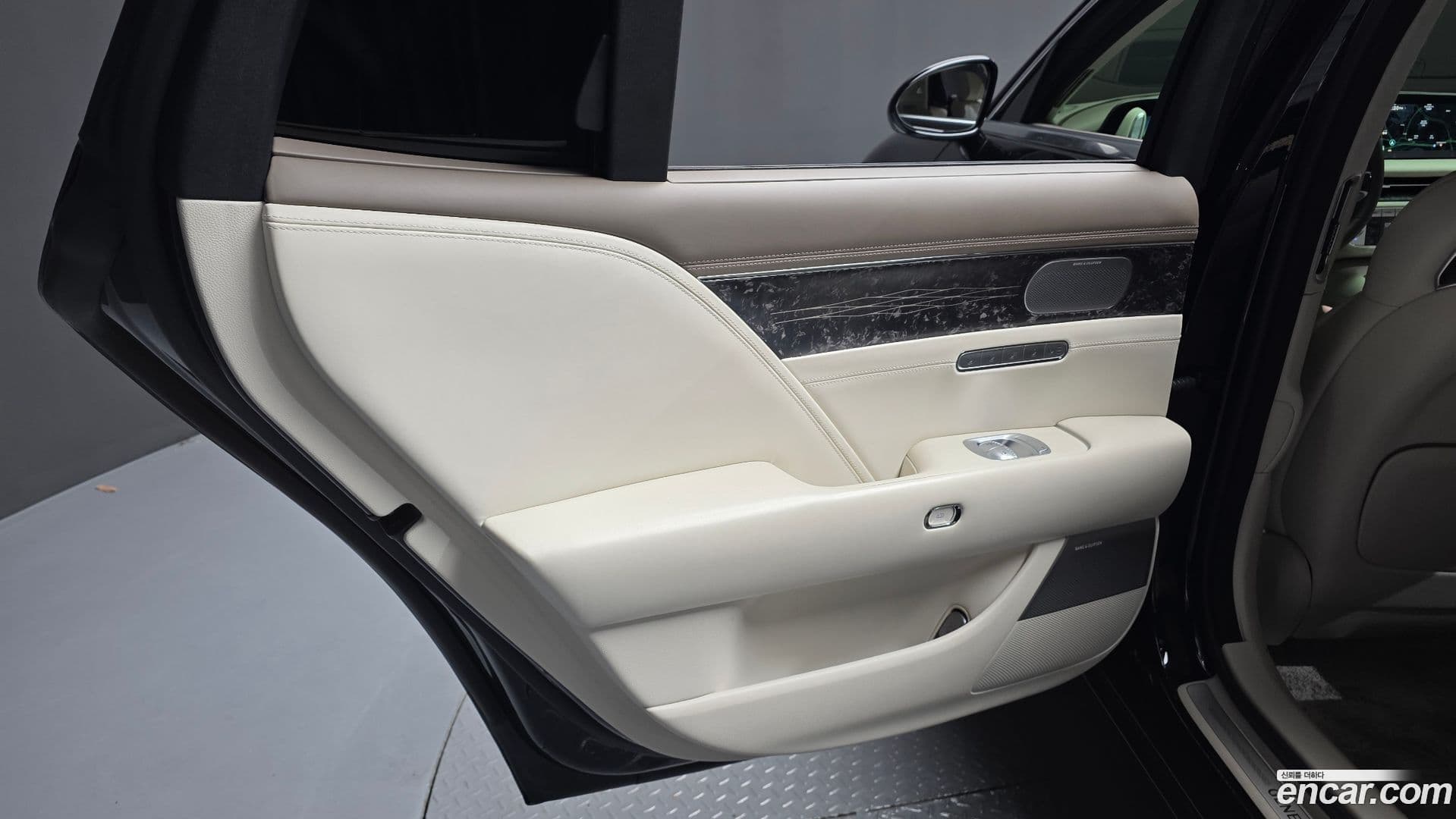 Main__Slider__Photo:G90 Genesis 2022.2-24