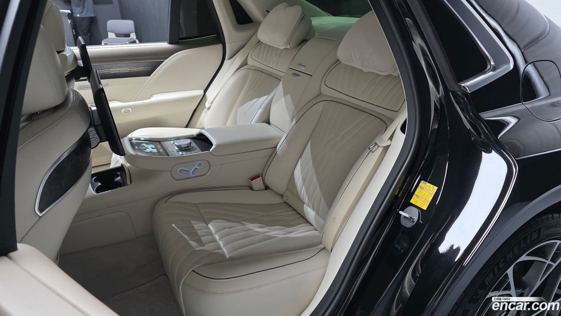 Main__Slider__Photo:G90 Genesis 2022.2-25
