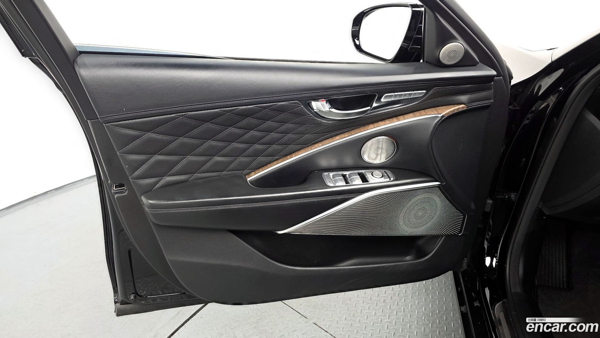 Main__Slider__Photo:K9 Kia 2022.11-23