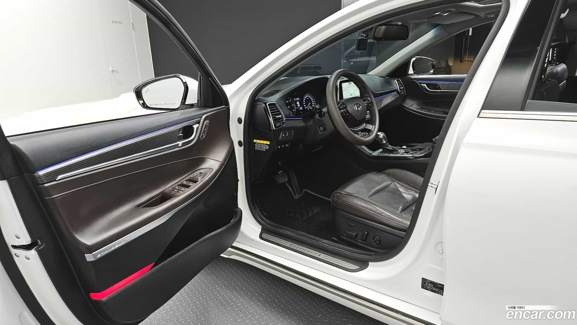 Grandeur Hyundai 2016.11-INNER-010
