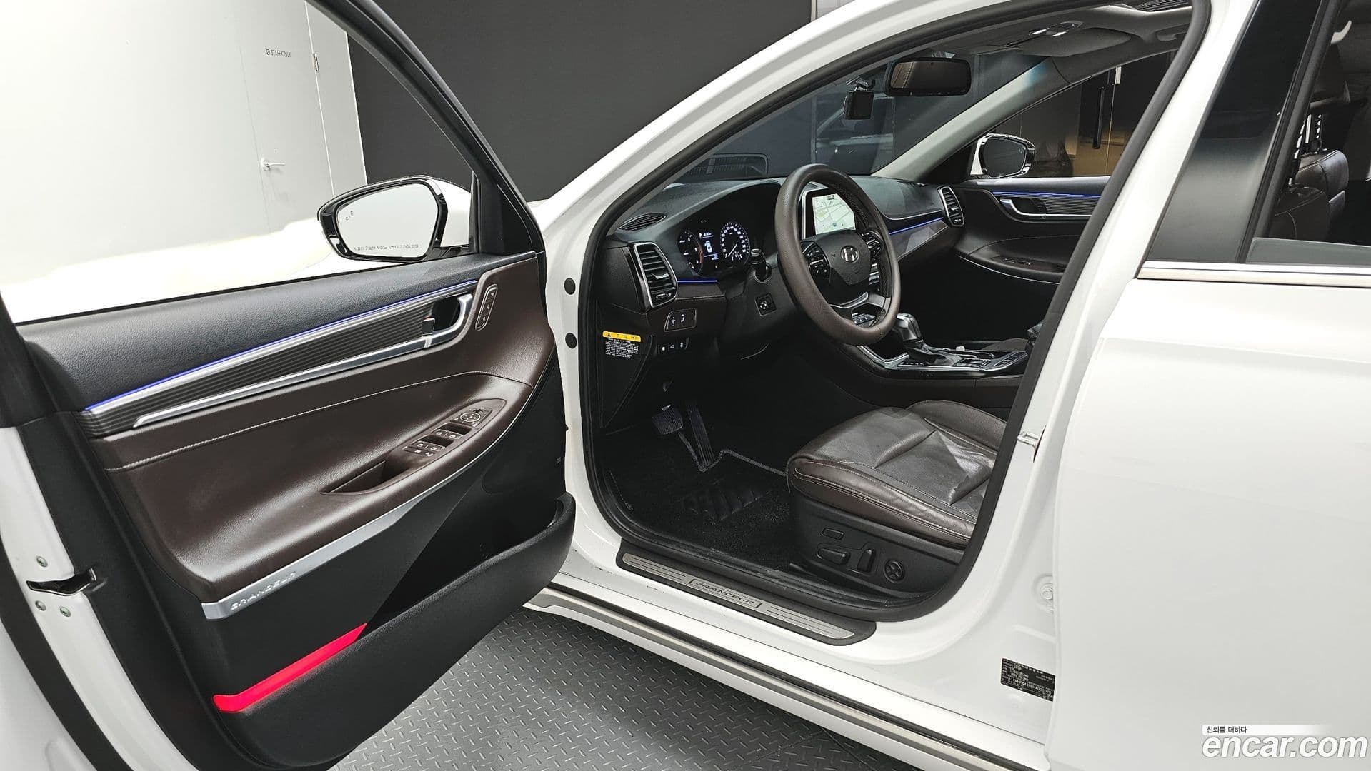 Main__Slider__Photo:Grandeur Hyundai 2016.11-9