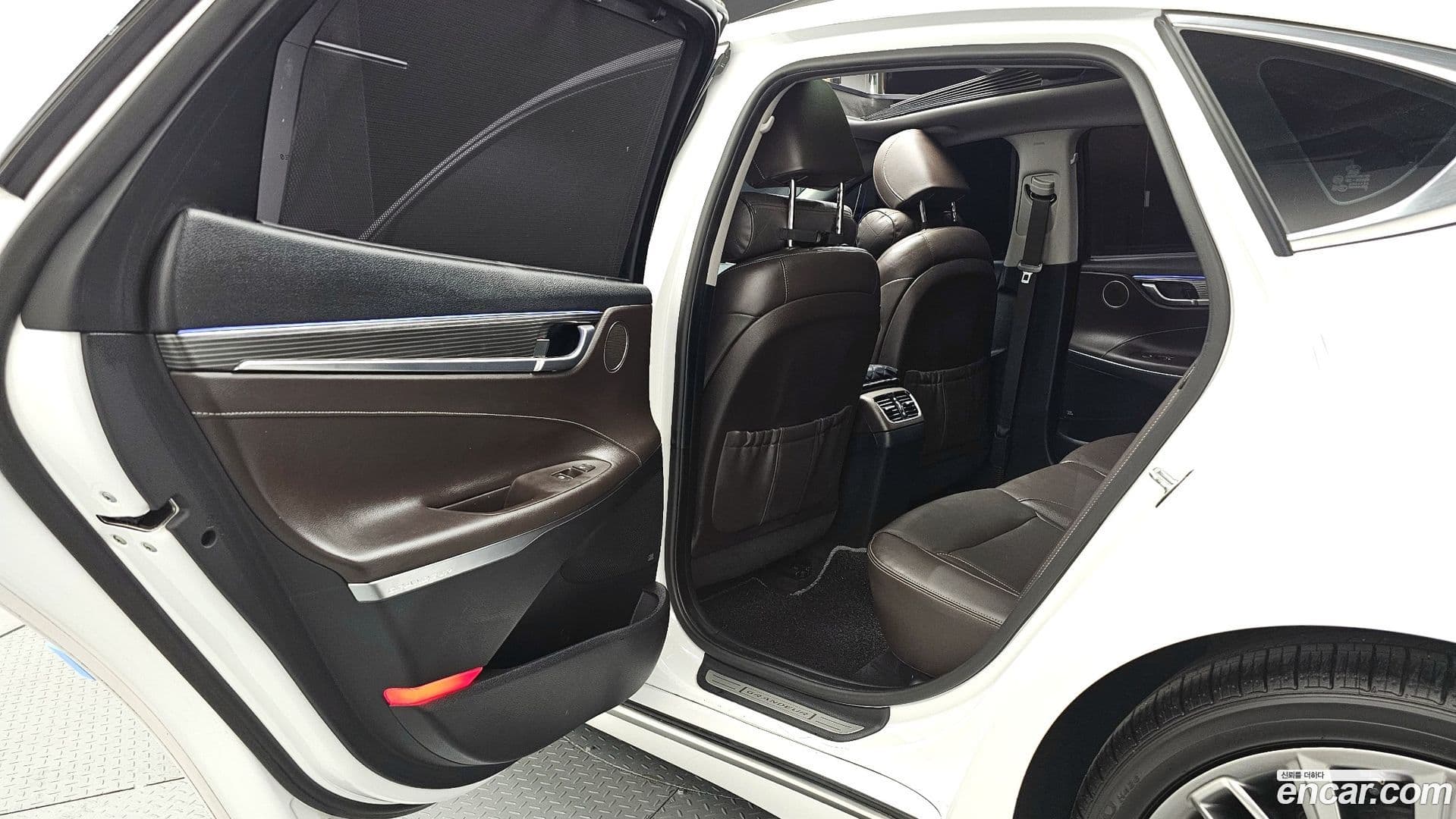 Main__Slider__Photo:Grandeur Hyundai 2016.11-10