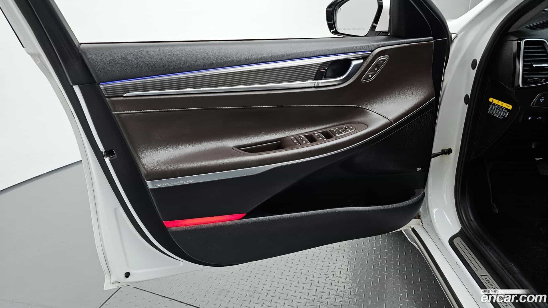 Grandeur Hyundai 2016.11-INNER-034