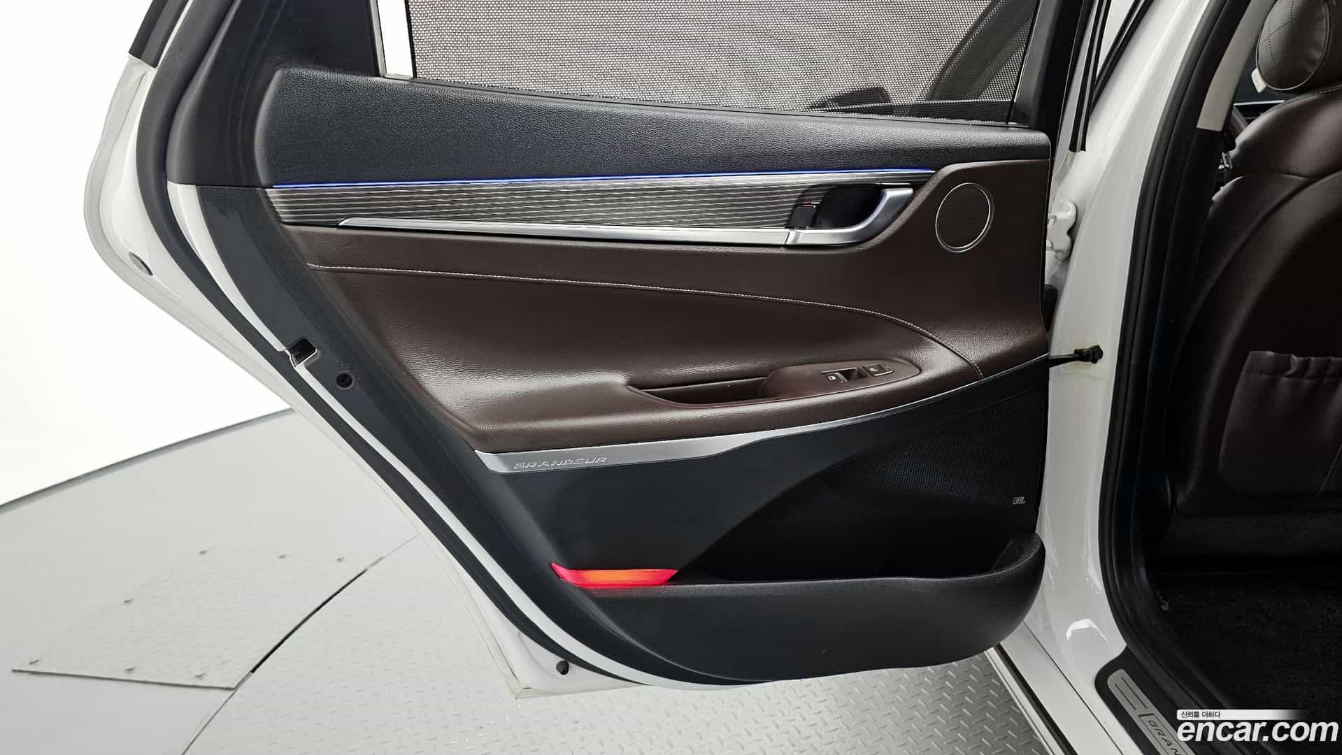 Grandeur Hyundai 2016.11-INNER-035