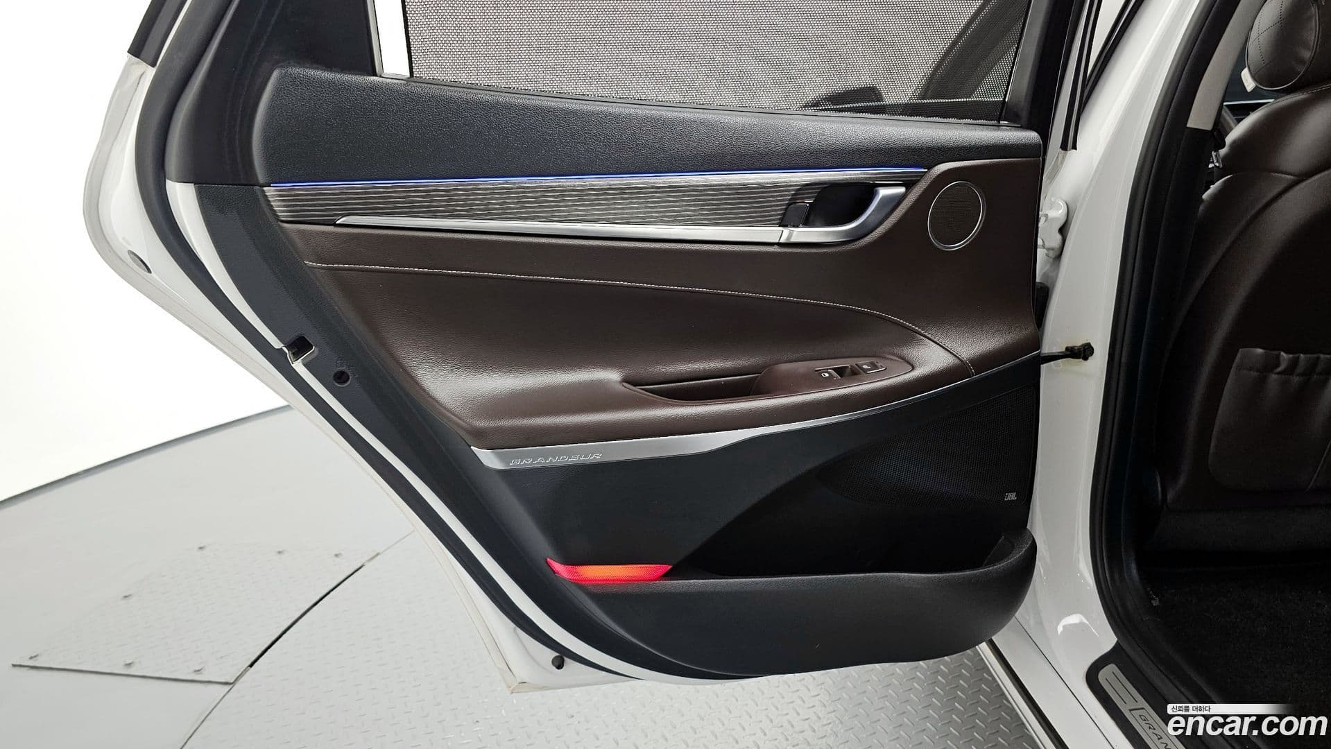 Main__Slider__Photo:Grandeur Hyundai 2016.11-24
