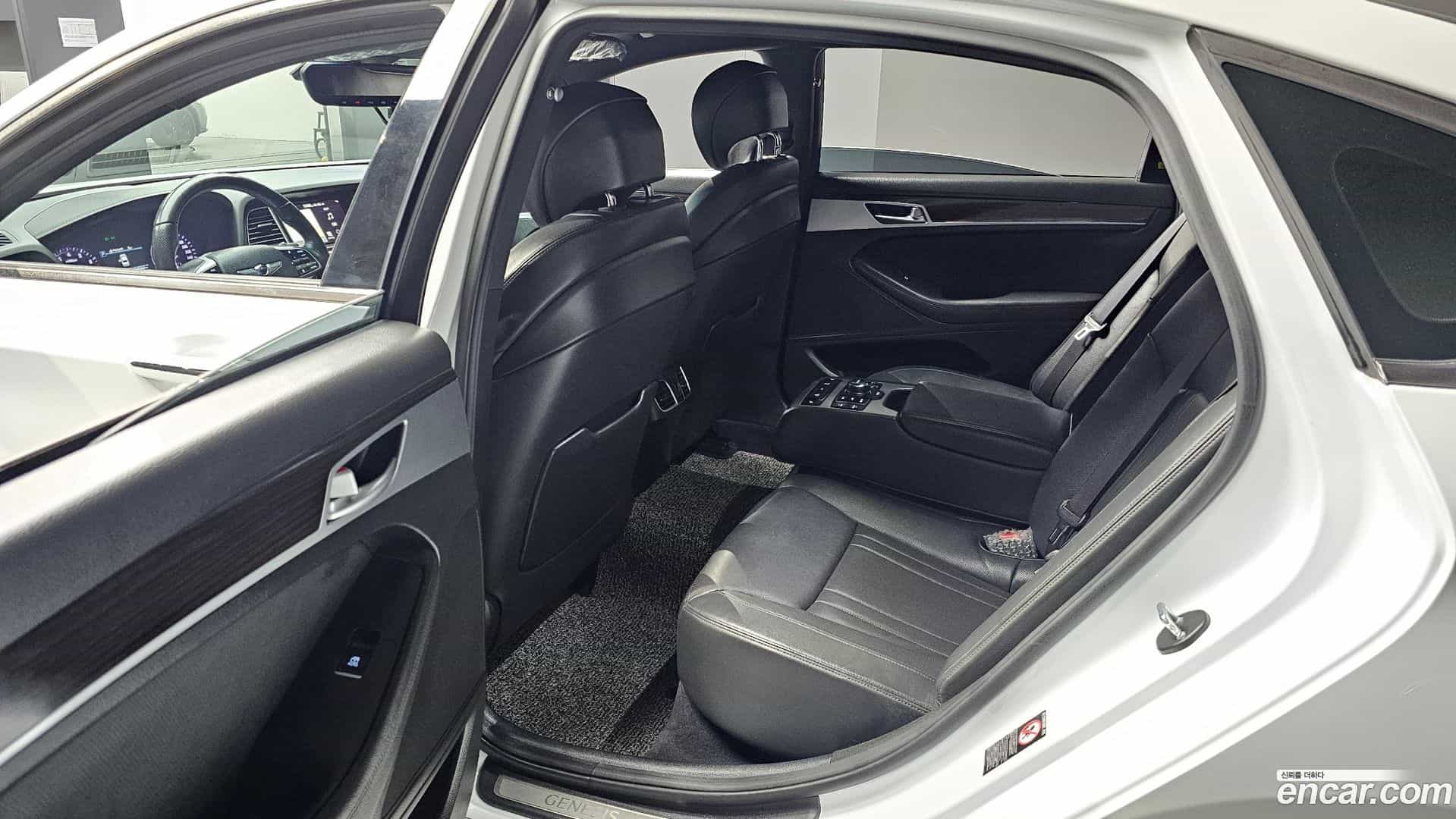 G80 Genesis 2019.11-INNER-036