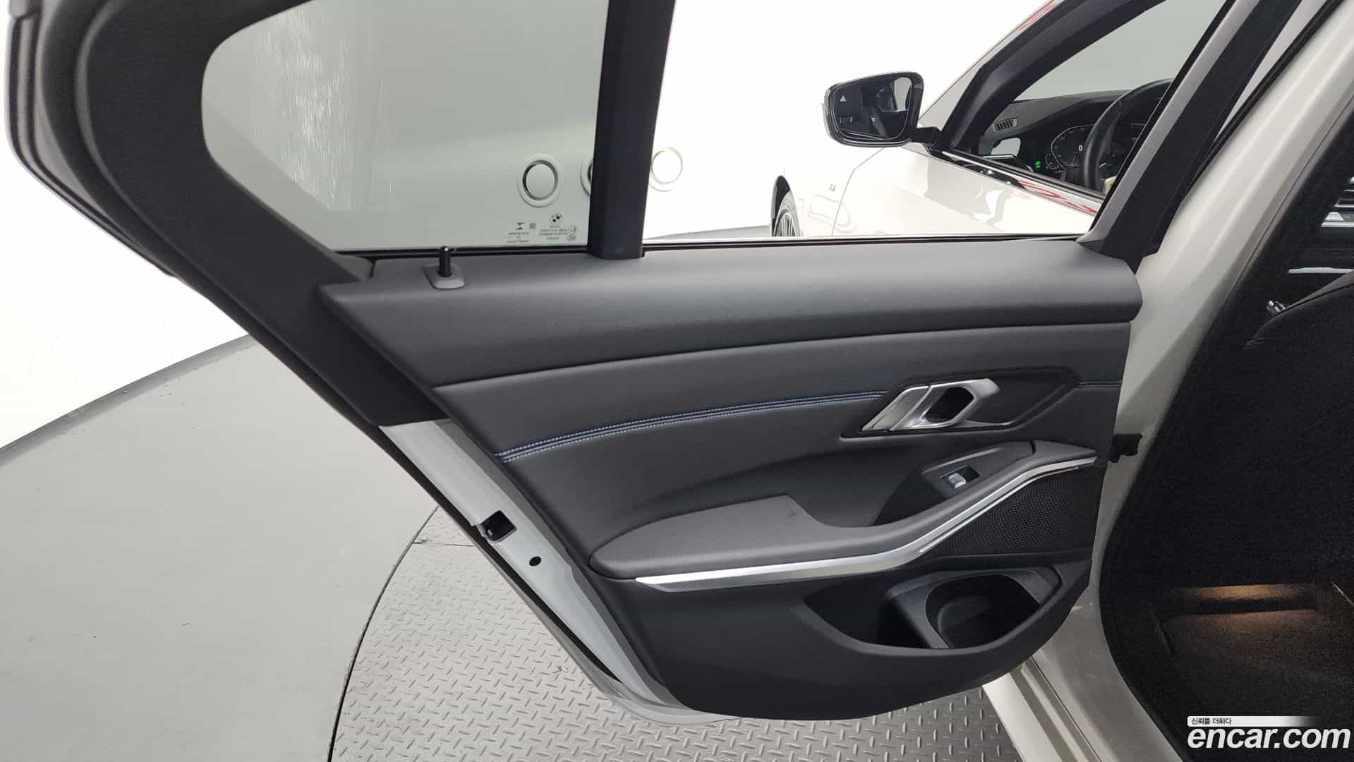 3-Series BMW 2022.2-INNER-035