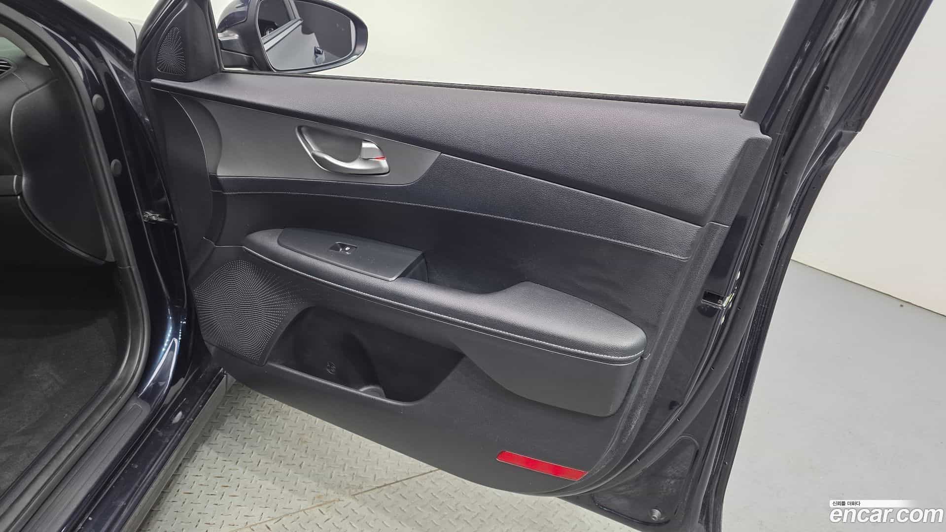 K3 Kia 2019.0-INNER-034