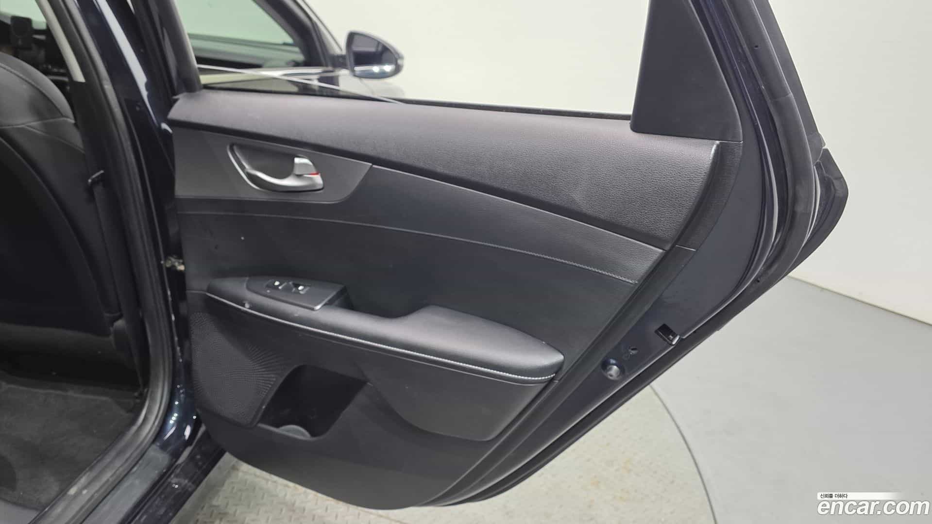 K3 Kia 2019.0-INNER-035