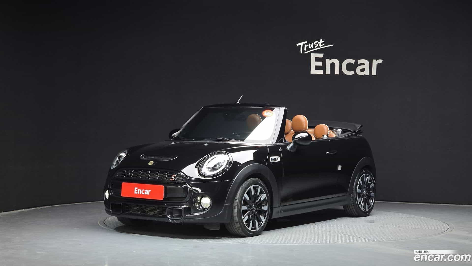 Cooper Convertible Mini 2019.8-OUTER-001