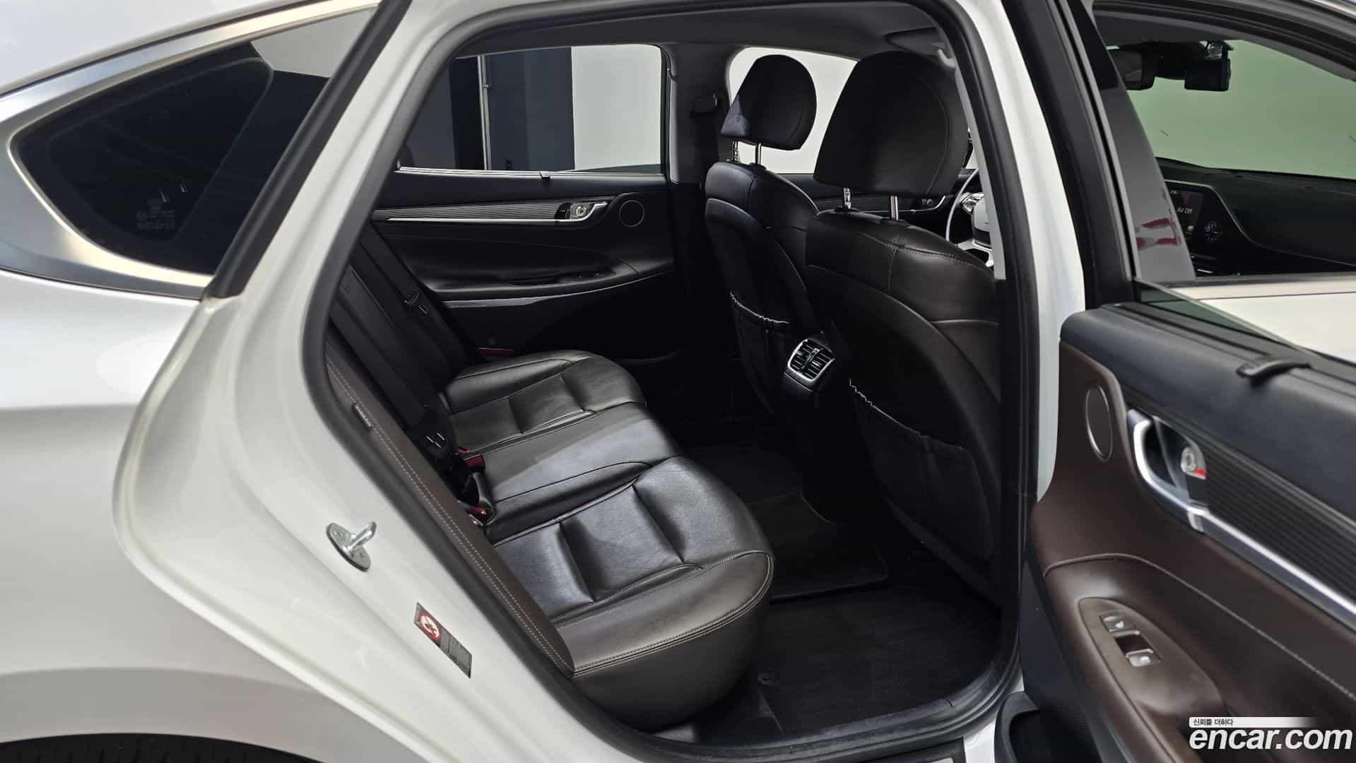 Grandeur Hyundai 2018.6-OPTION-015