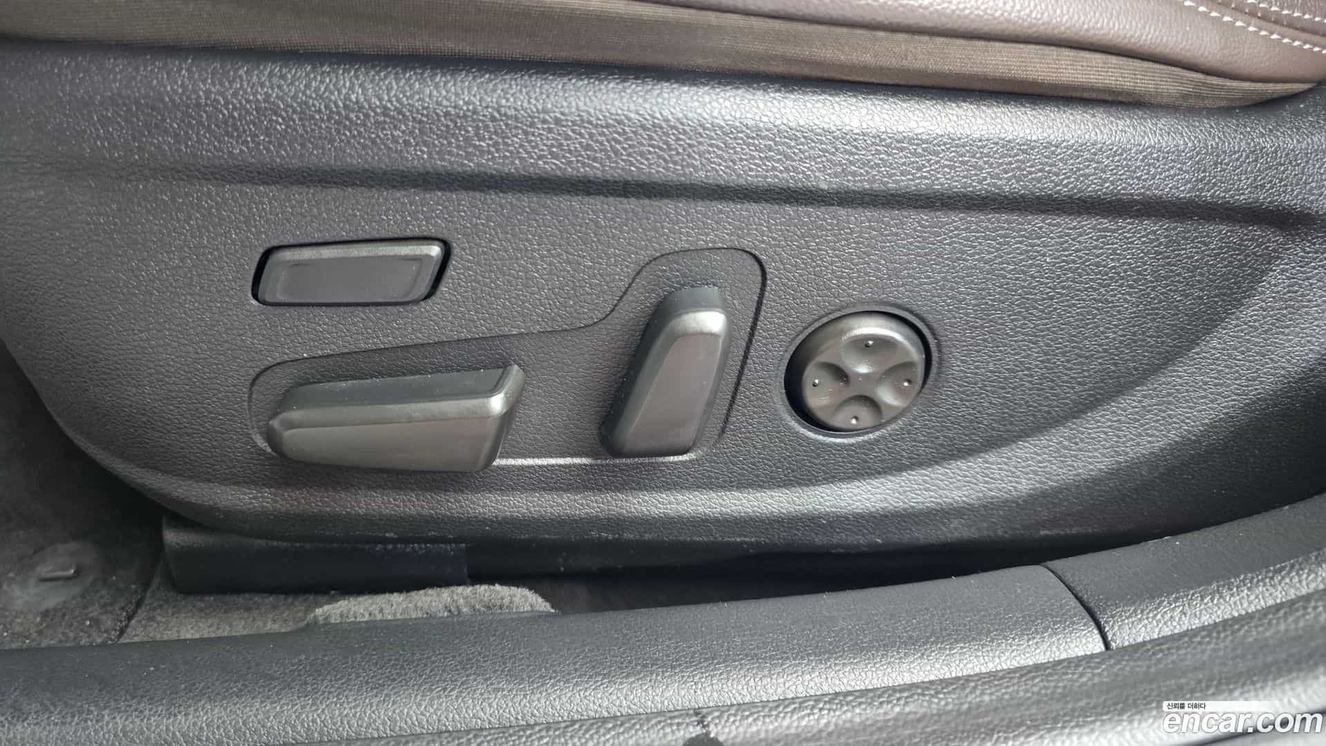 Grandeur Hyundai 2018.6-OPTION-044