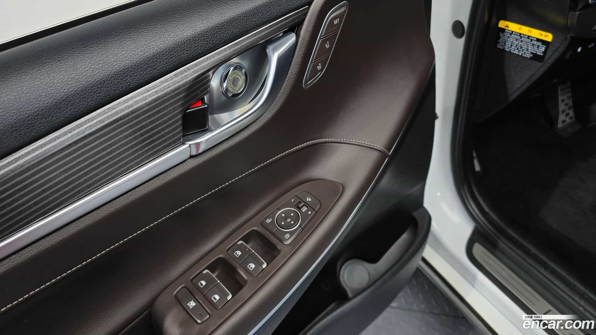Grandeur Hyundai 2018.6-OPTION-048