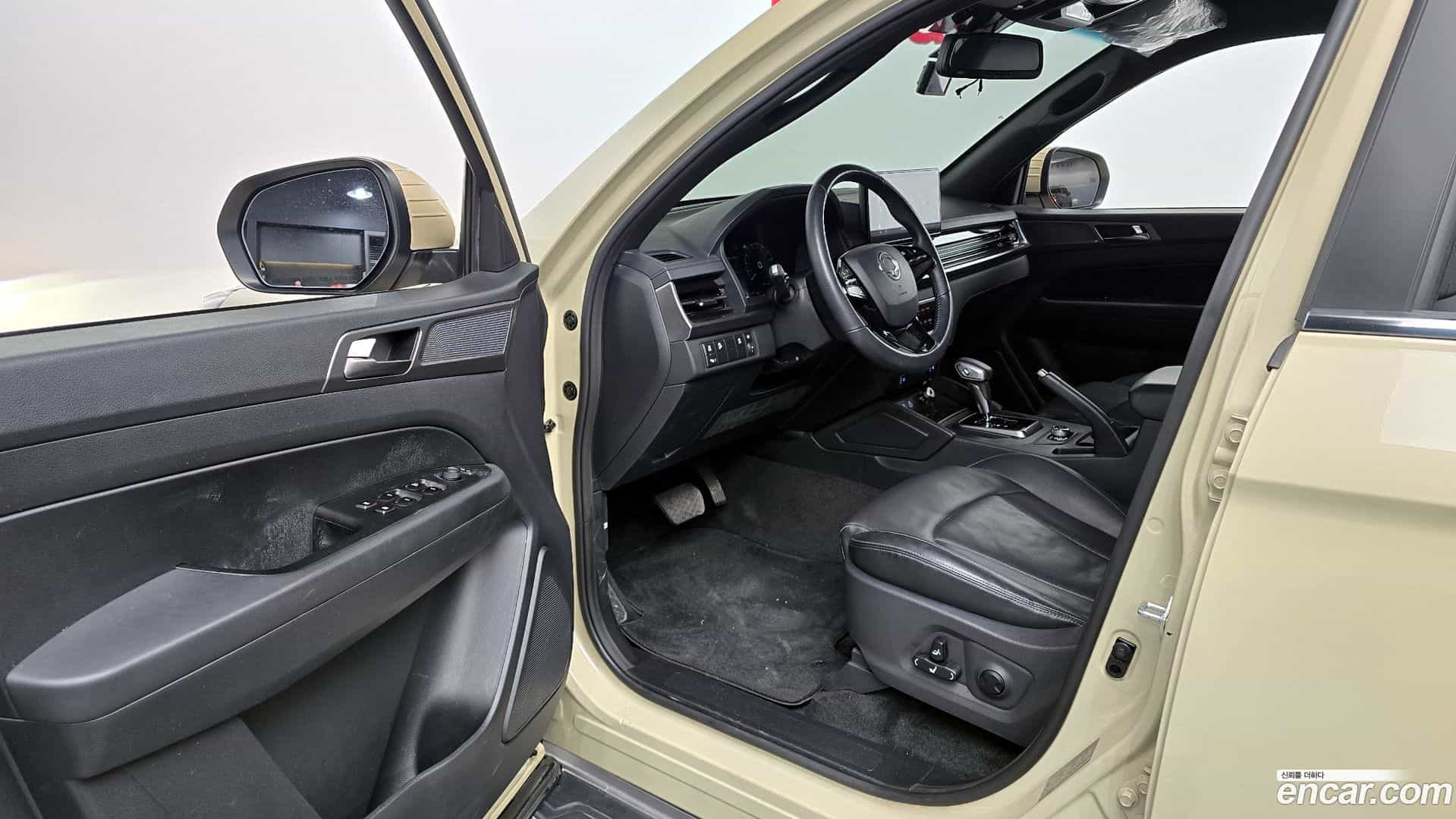 Rexton KG Mobility 2023.8-INNER-010