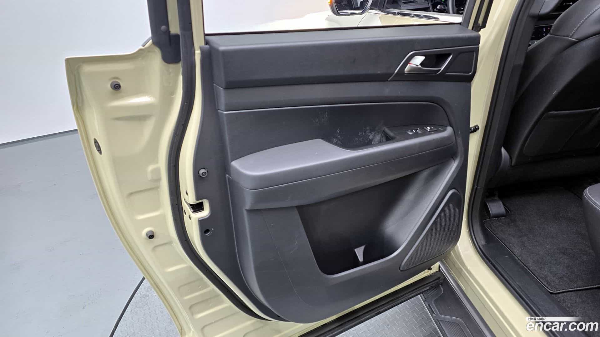 Rexton KG Mobility 2023.8-INNER-035