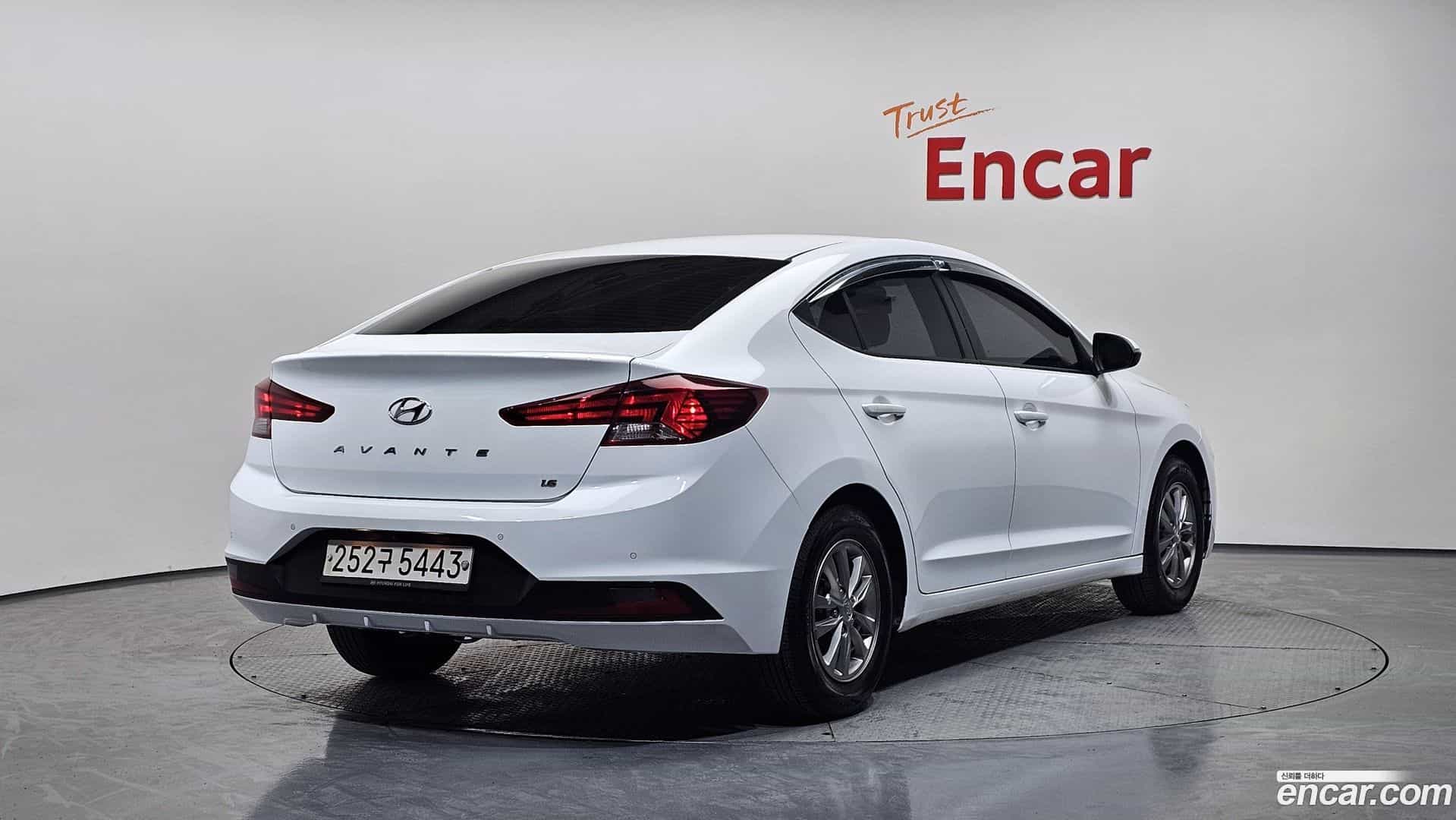 AVANTE Hyundai 2019.5-OUTER-002
