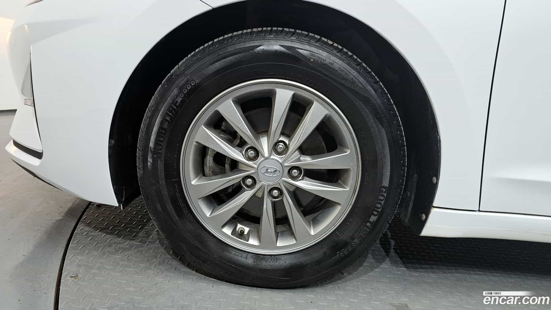 AVANTE Hyundai 2019.5-OUTER-005