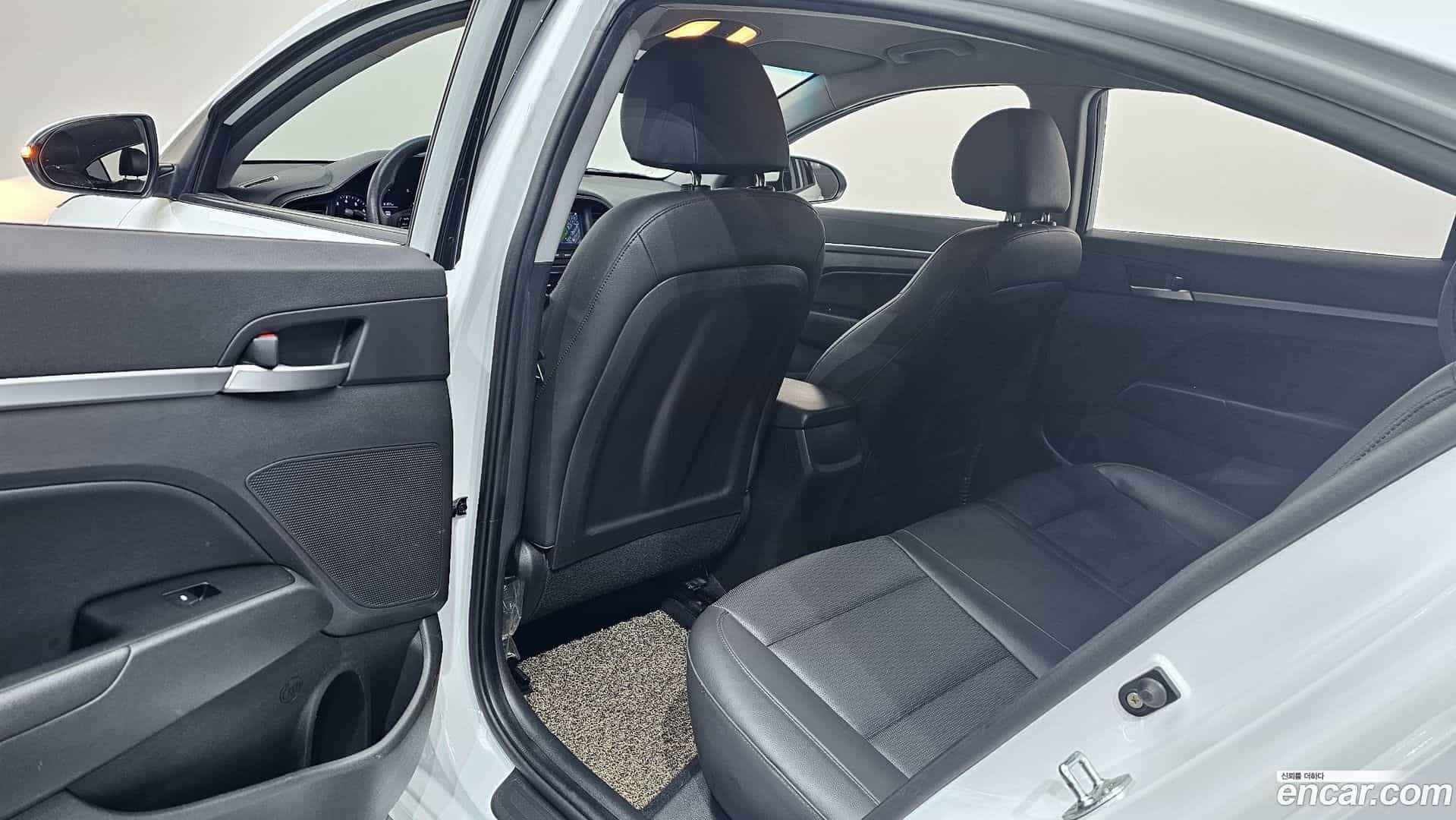 AVANTE Hyundai 2019.5-OPTION-016