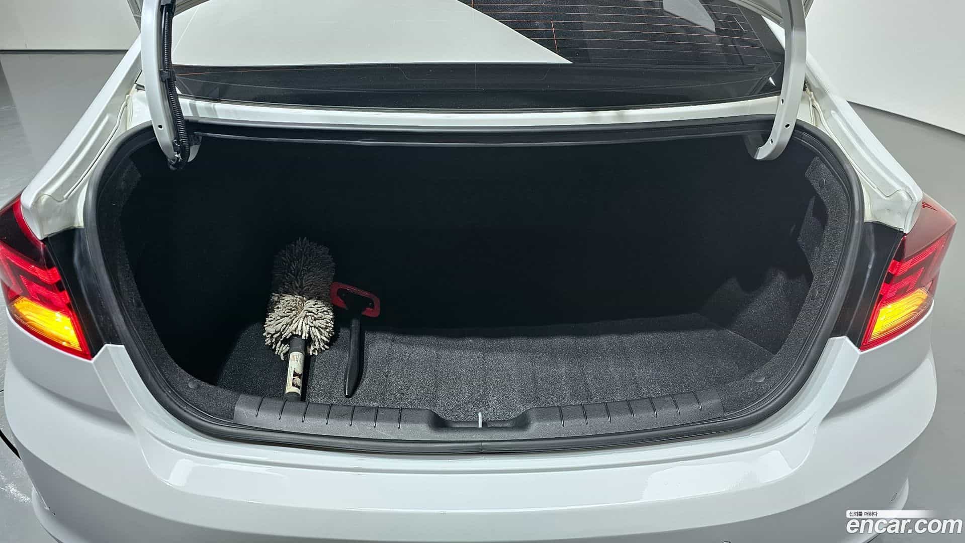 AVANTE Hyundai 2019.5-OPTION-024